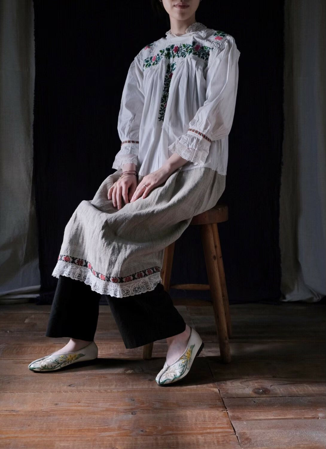 1940’s Ukrainian Hand Embroidered Dress / 烏克蘭手工刺繡洋裝