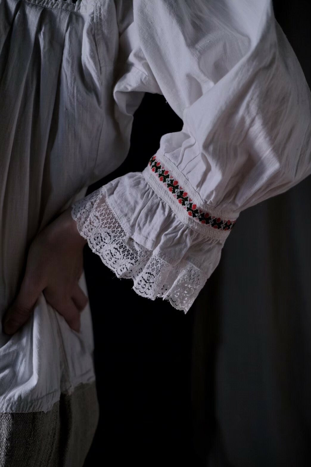 1940’s Ukrainian Hand Embroidered Dress / 烏克蘭手工刺繡洋裝