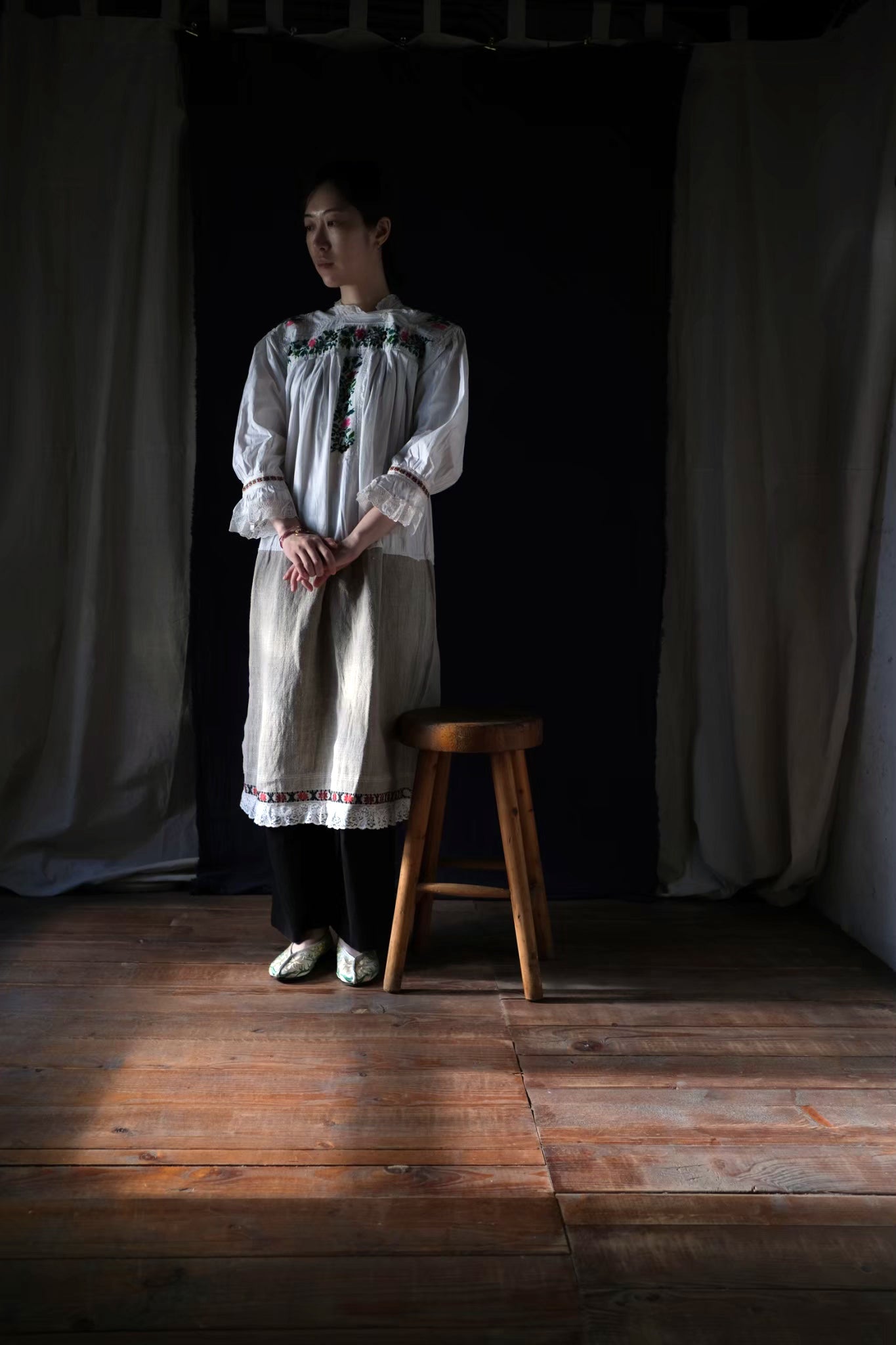 1940’s Ukrainian Hand Embroidered Dress / 烏克蘭手工刺繡洋裝