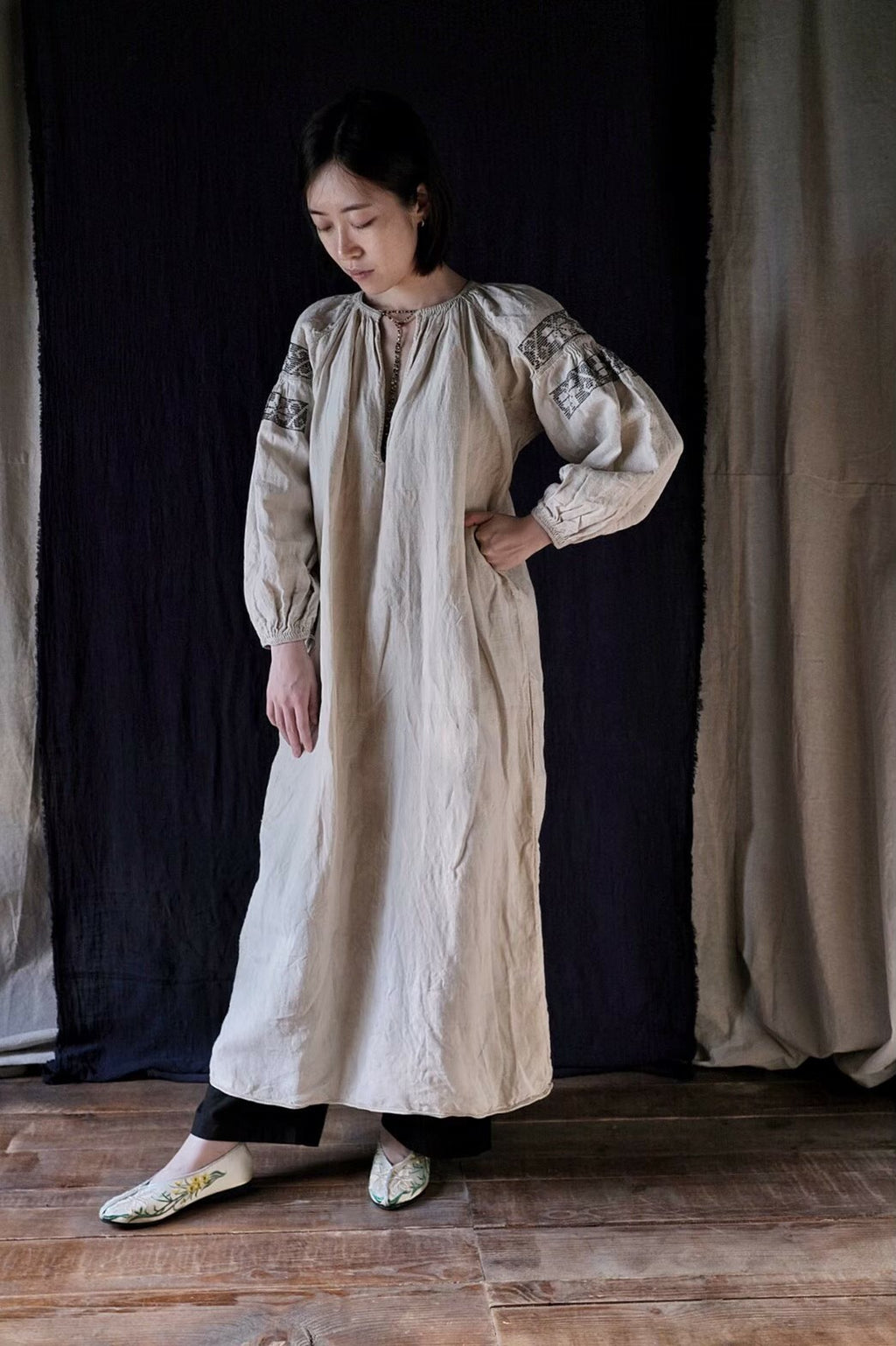 1930’s Ukrainian Hand Embroidered Hemp Dress / 烏克蘭手工刺繡麻質洋裝