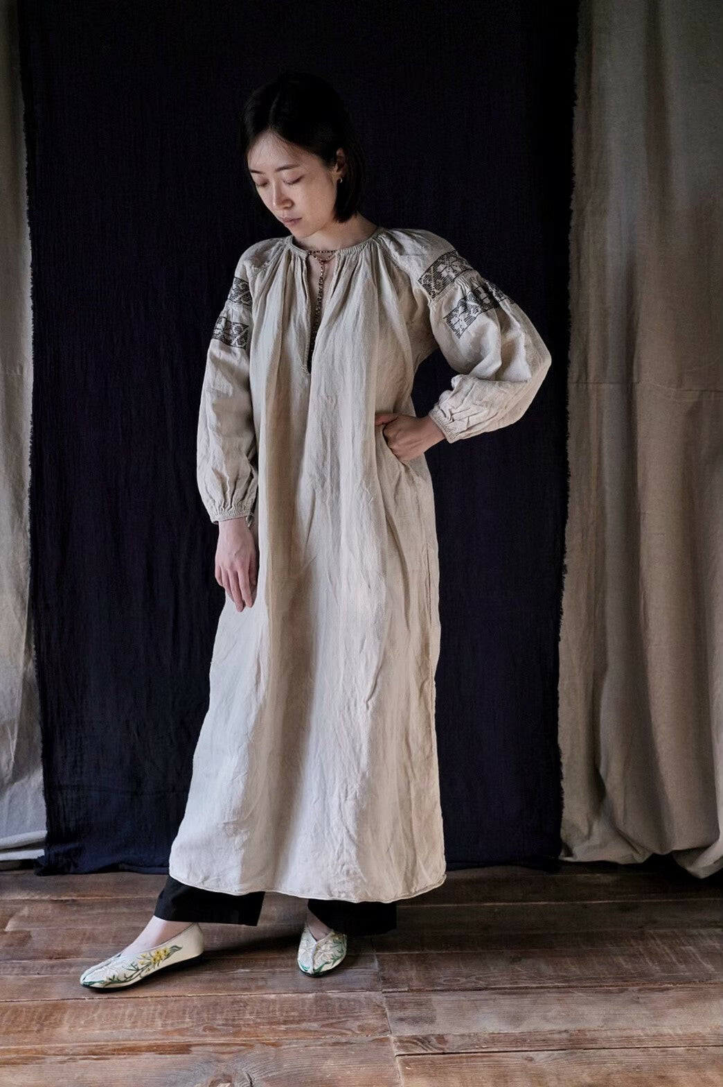 1930’s Ukrainian Hand Embroidered Hemp Dress / 烏克蘭手工刺繡麻質洋裝
