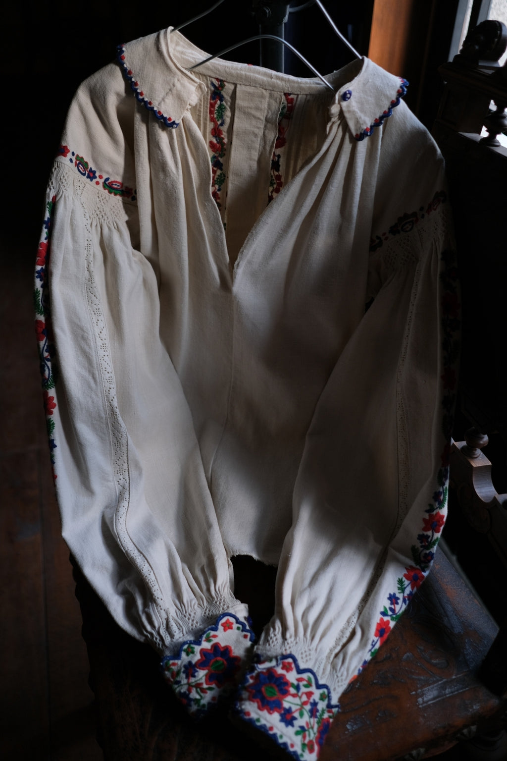 1930-40’s Romanian Folk Blouse / 羅馬尼亞刺繡罩衫