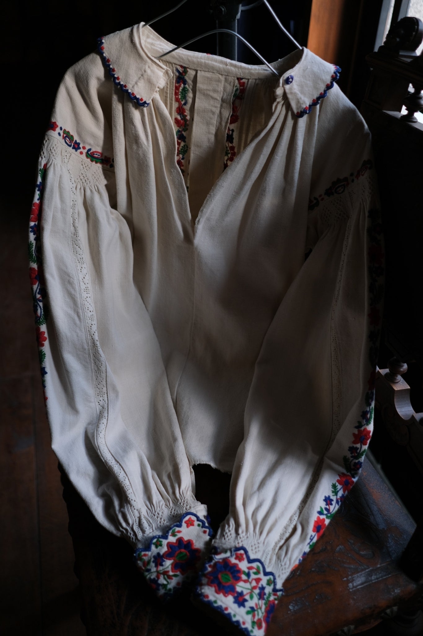 1930-40’s Romanian Folk Blouse / 羅馬尼亞刺繡罩衫