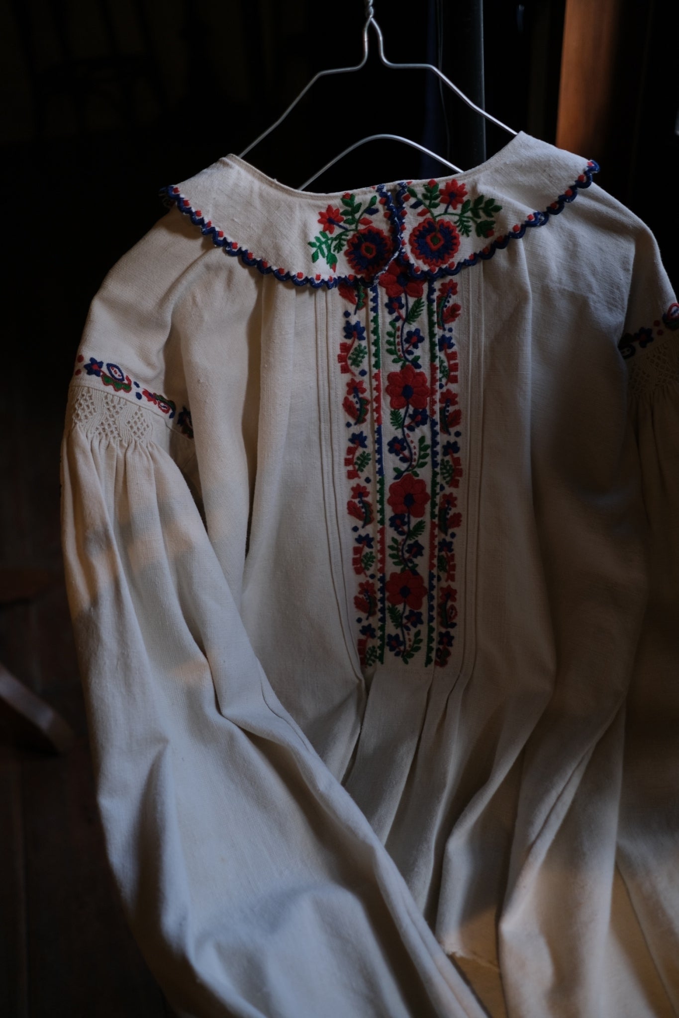 1930-40’s Romanian Folk Blouse / 羅馬尼亞刺繡罩衫