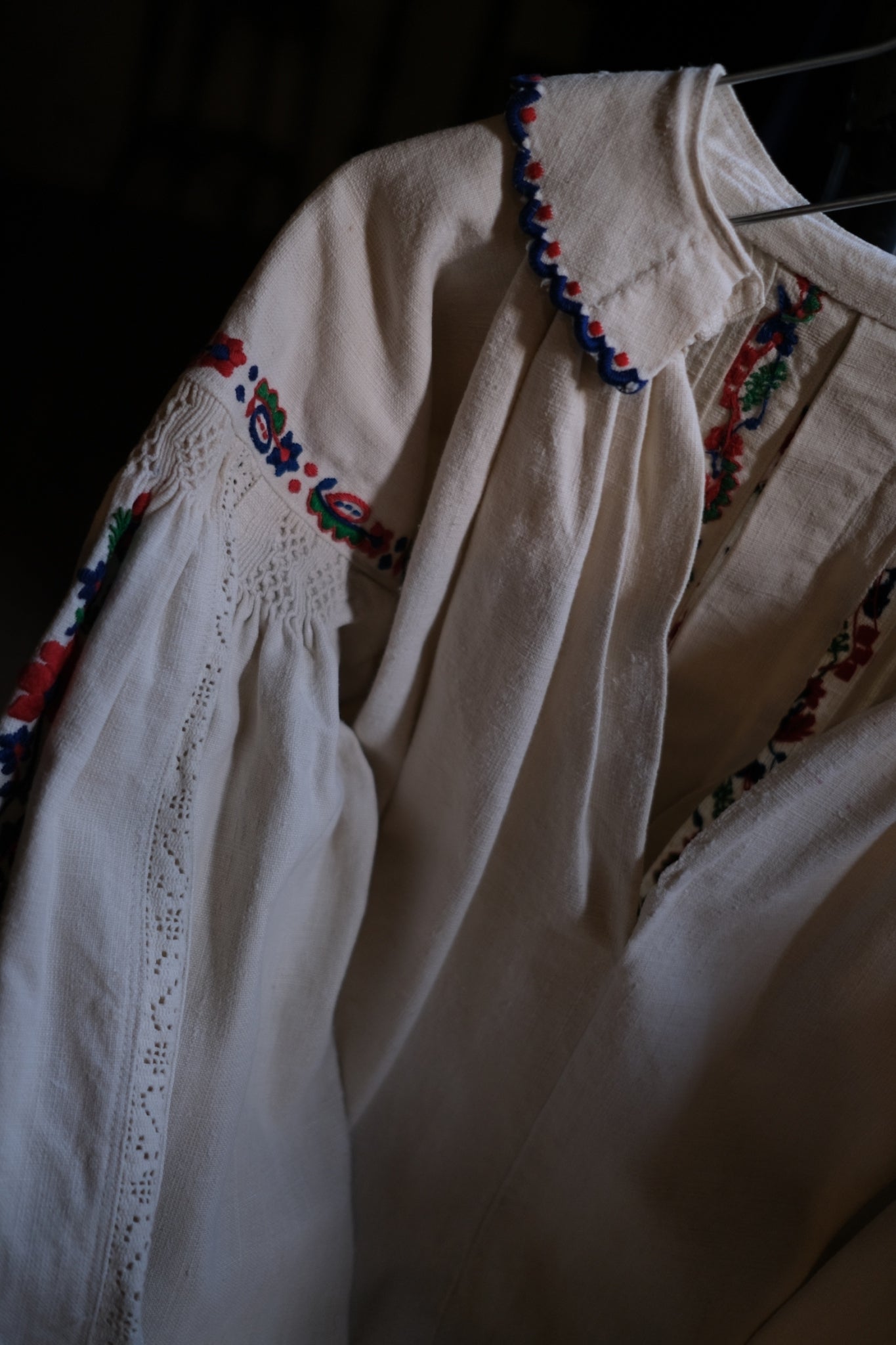 1930-40’s Romanian Folk Blouse / 羅馬尼亞刺繡罩衫