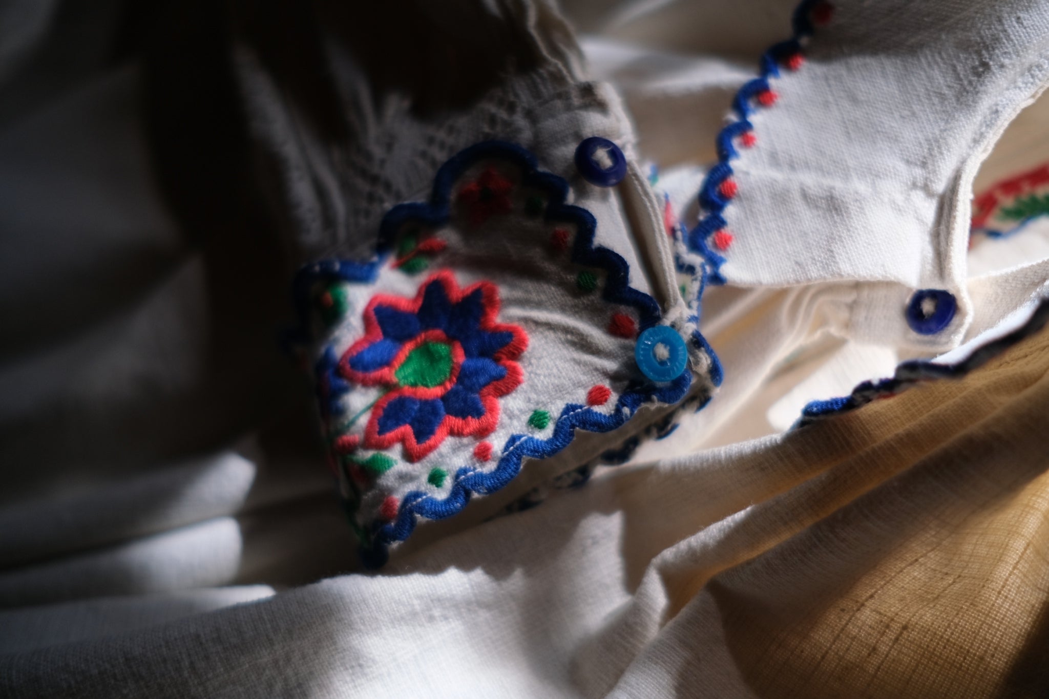 1930-40’s Romanian Folk Blouse / 羅馬尼亞刺繡罩衫