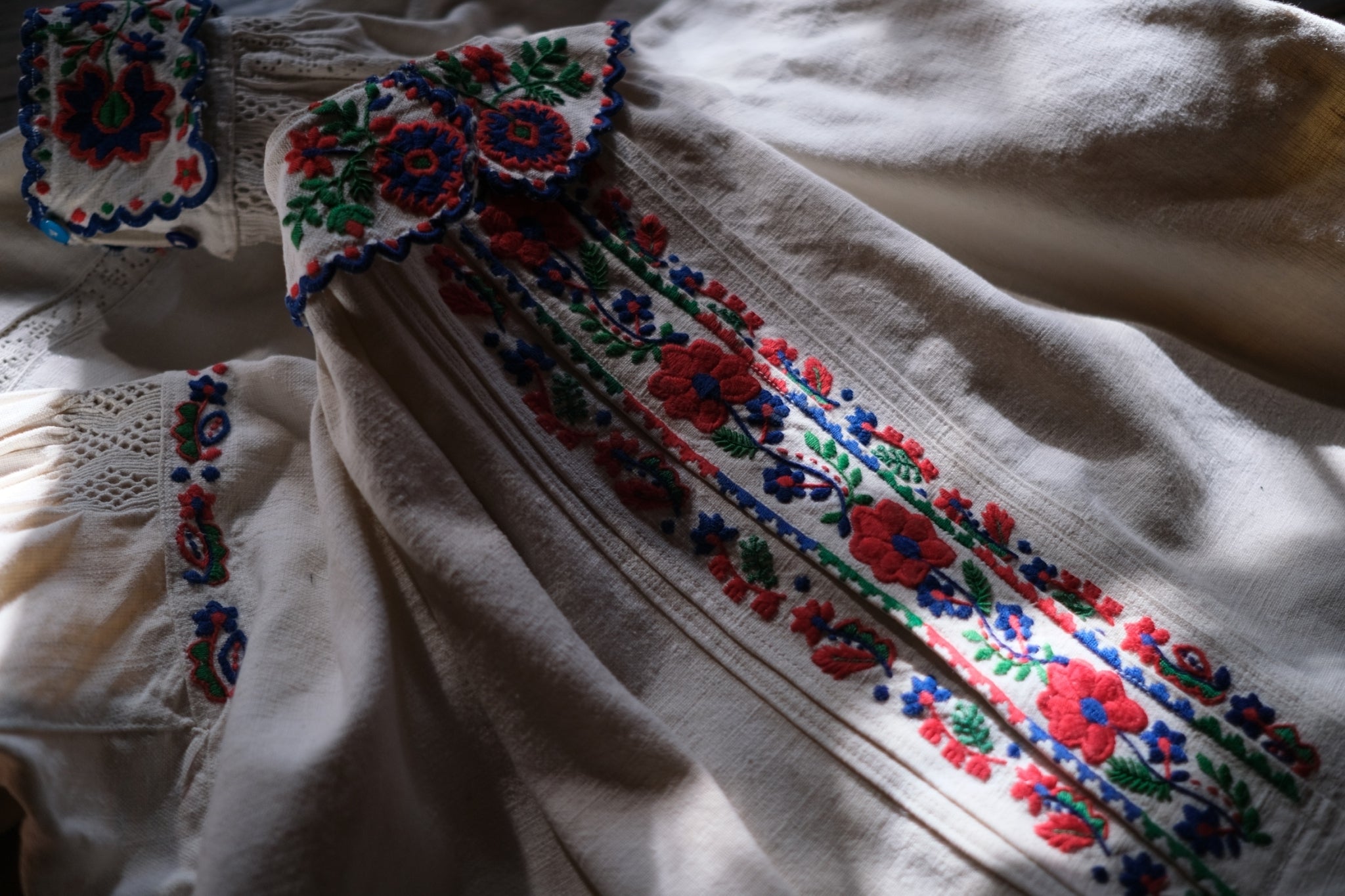 1930-40’s Romanian Folk Blouse / 羅馬尼亞刺繡罩衫