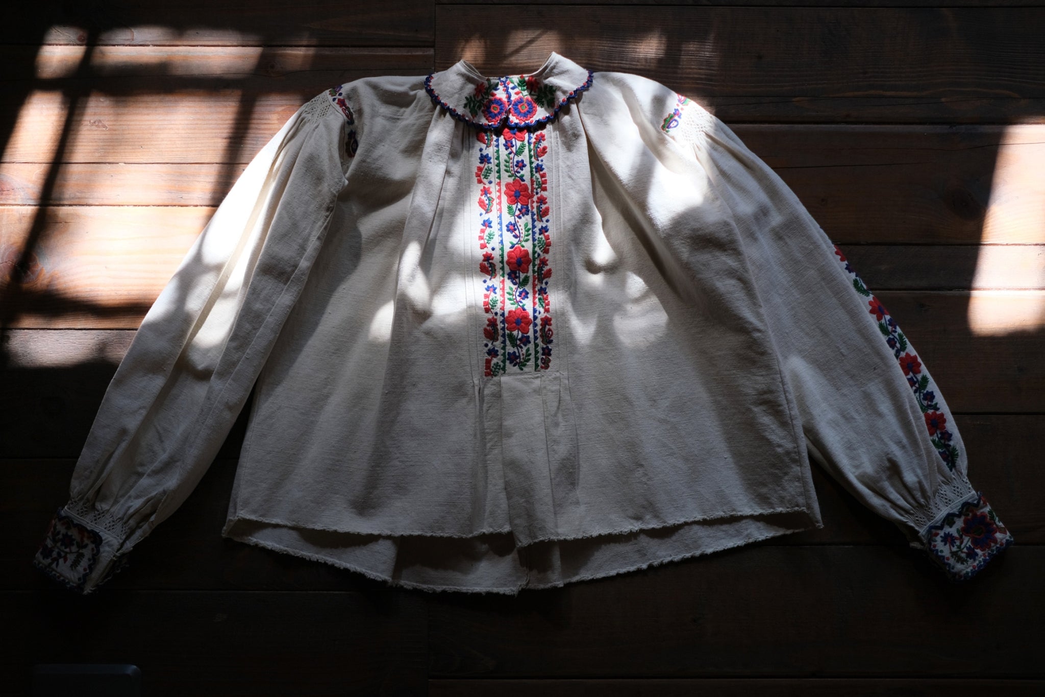 1930-40’s Romanian Folk Blouse / 羅馬尼亞刺繡罩衫