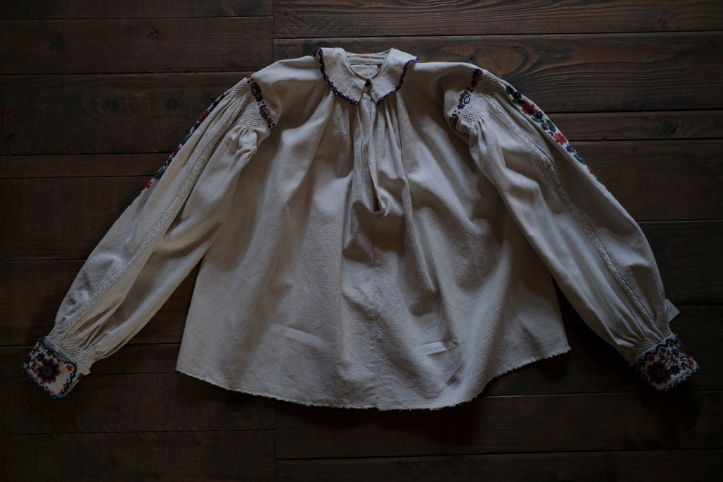 1930-40’s Romanian Folk Blouse / 羅馬尼亞刺繡罩衫