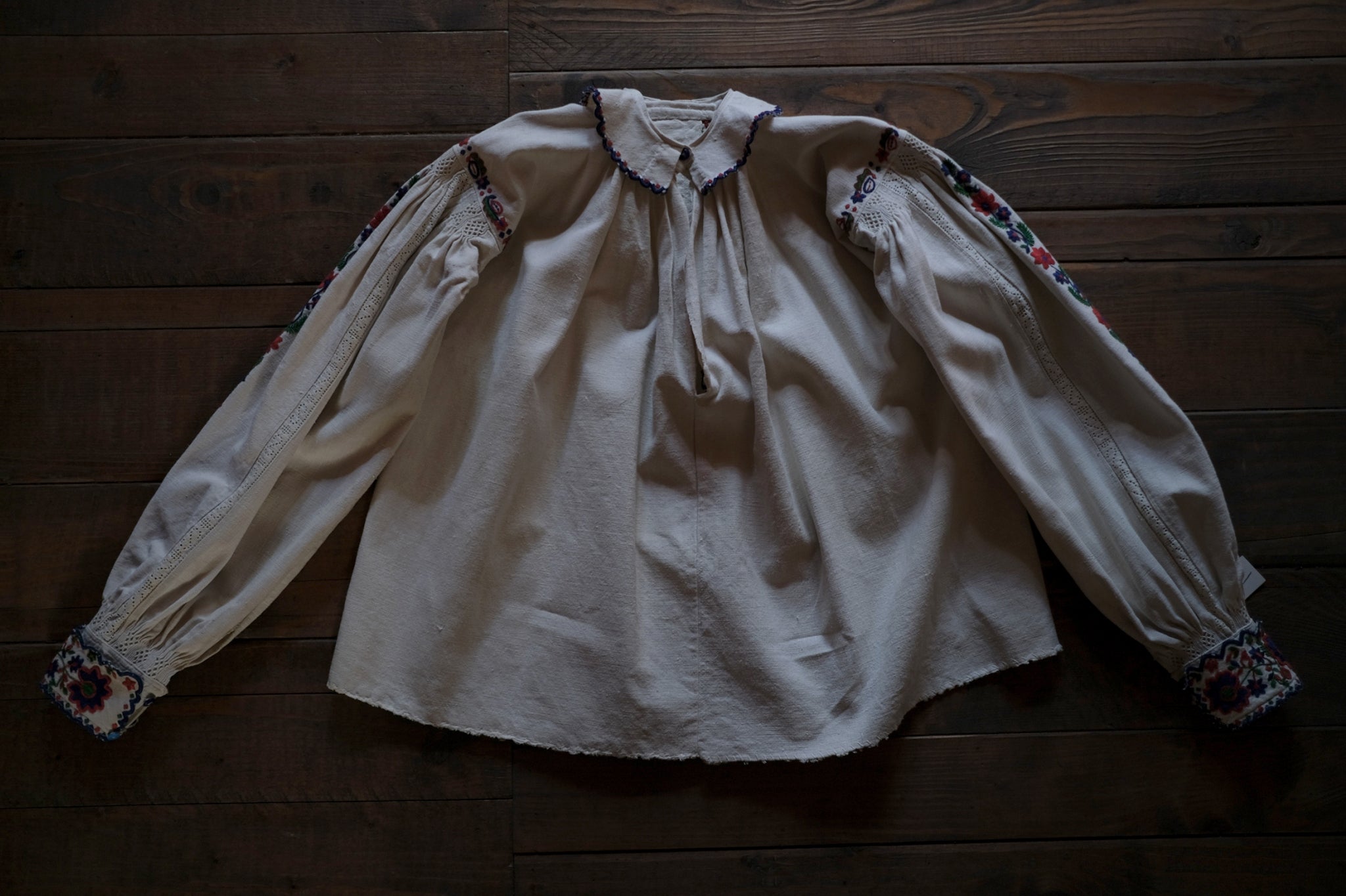 1930-40’s Romanian Folk Blouse / 羅馬尼亞刺繡罩衫