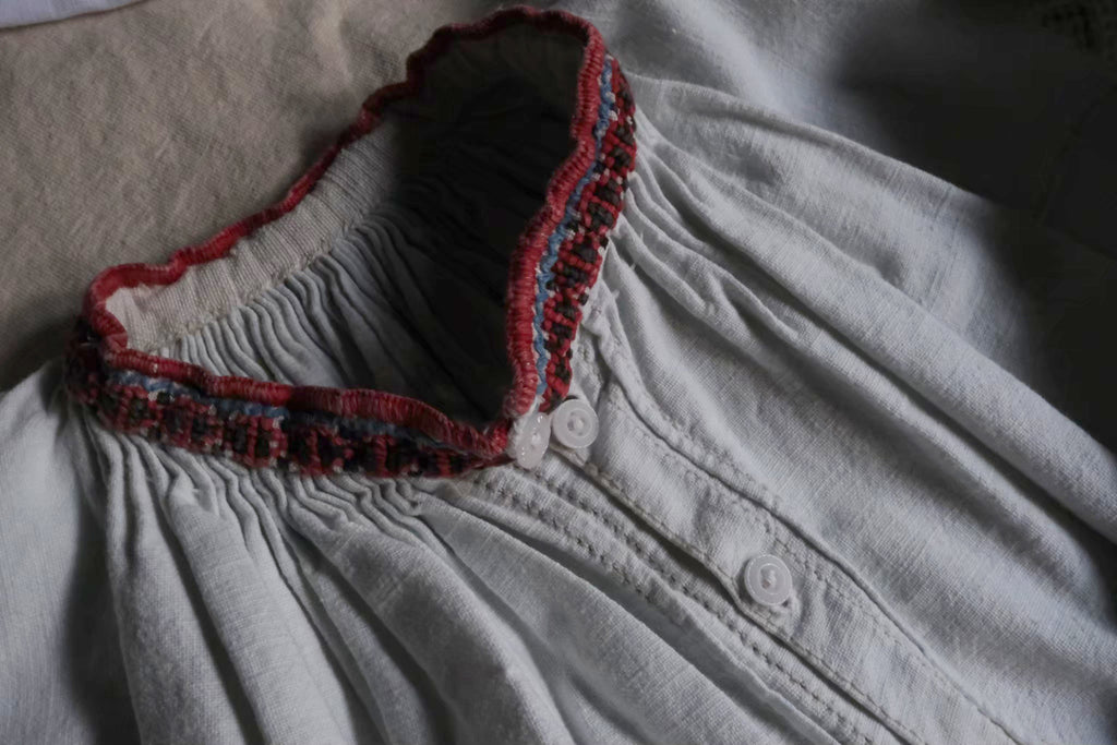 Early 20th C. Romanian Folk Blouse / 羅馬尼亞刺繡罩衫