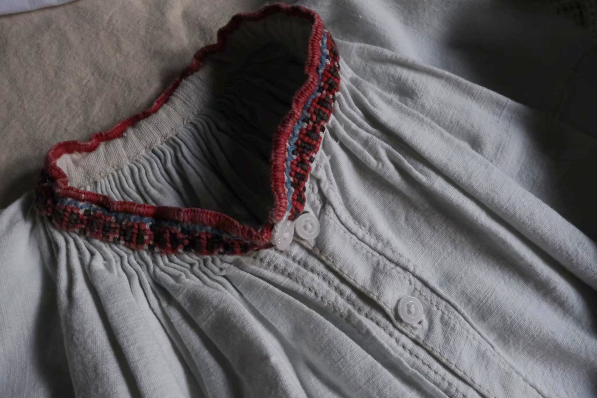 Early 20th C. Romanian Folk Blouse / 羅馬尼亞刺繡罩衫