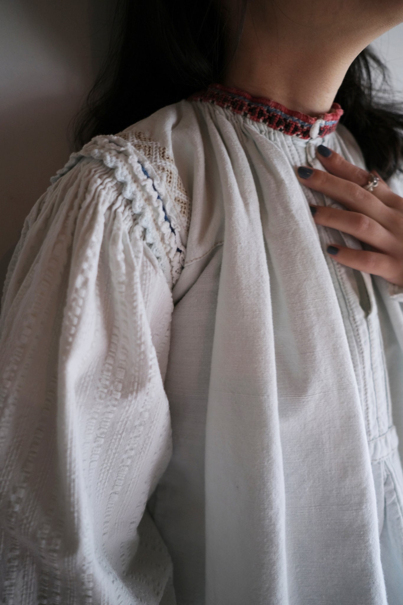 Early 20th C. Romanian Folk Blouse / 羅馬尼亞刺繡罩衫