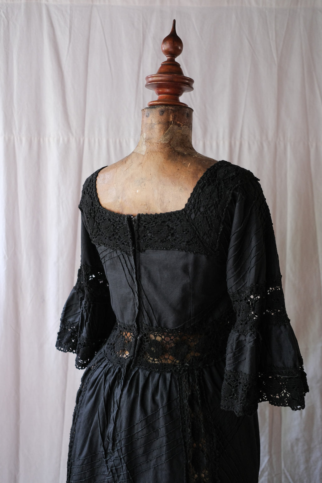 1960's Crochet Lace Flore Sleeve Dress 
