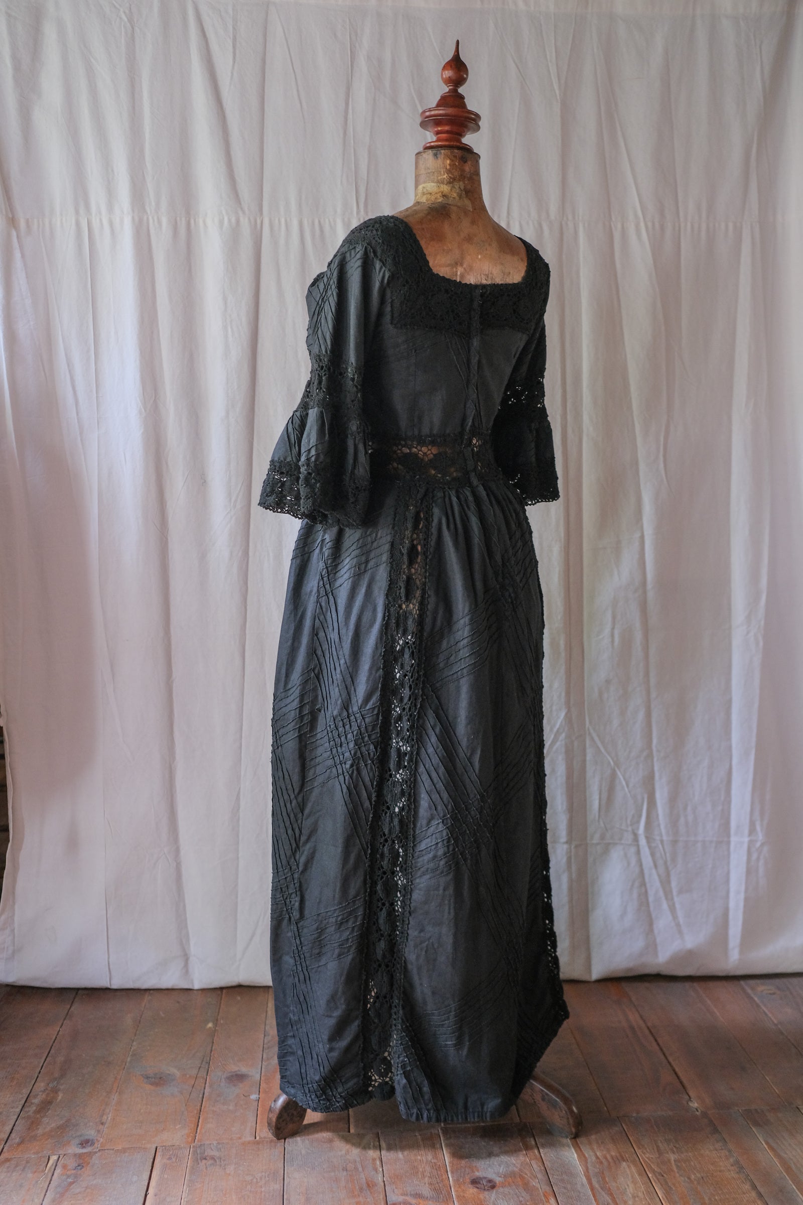 1960's Crochet Lace Flore Sleeve Dress 