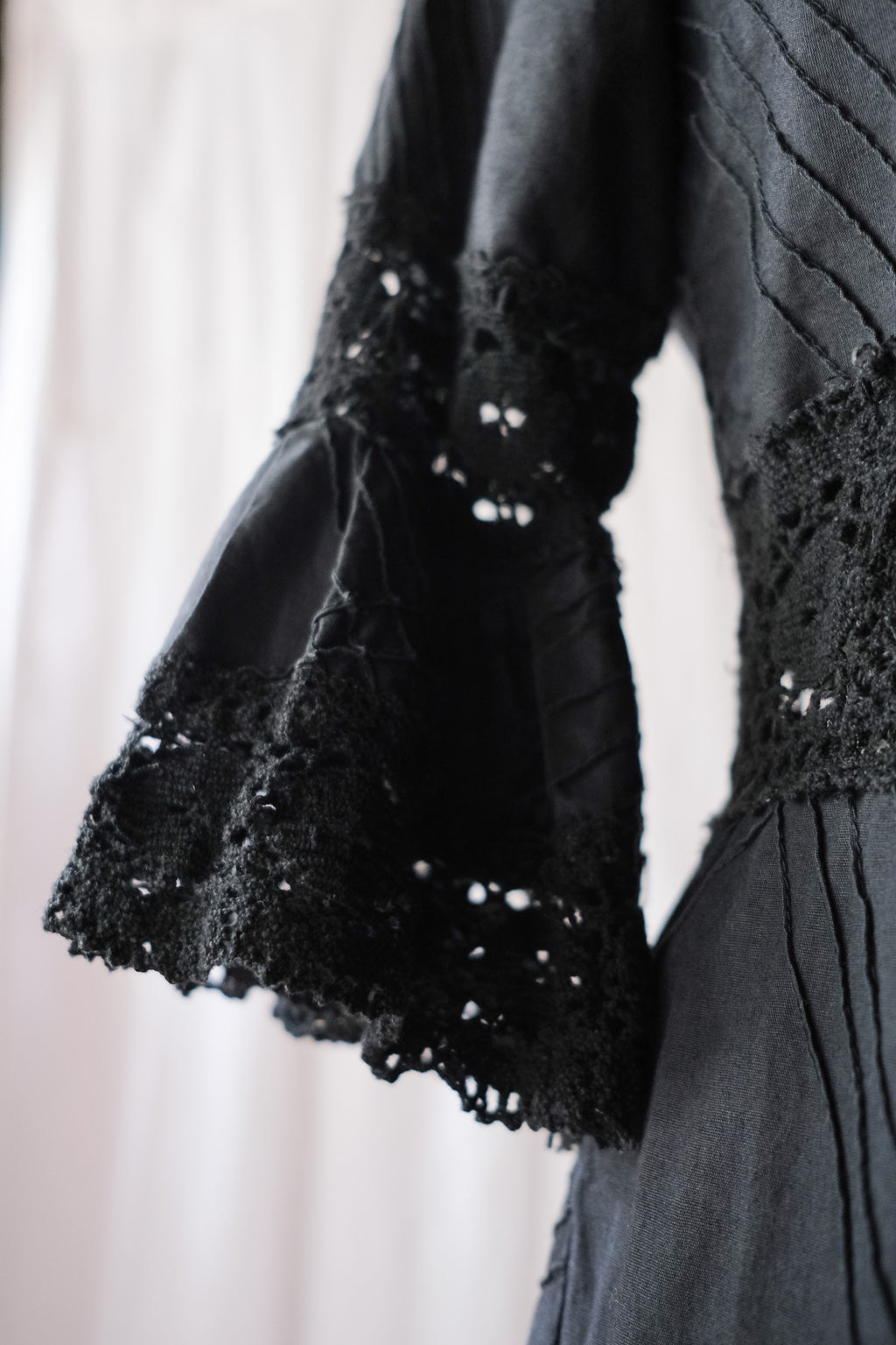 1960's Crochet Lace Flore Sleeve Dress 