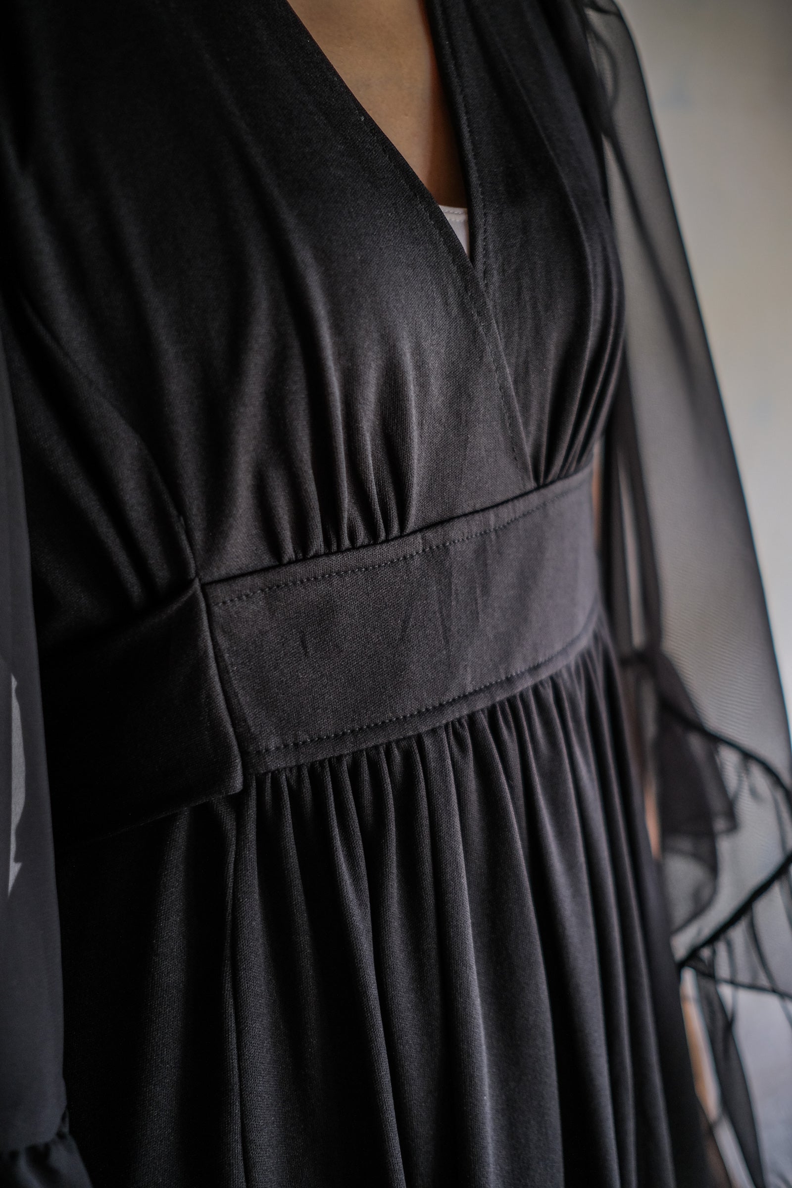 1960’s Noir Bell Sleeve Empire Waist Dress / 鐘形袖高腰連身裙