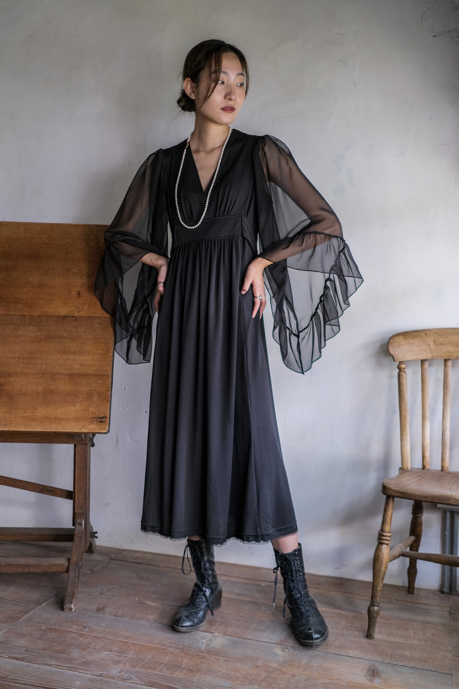 1960’s Noir Bell Sleeve Empire Waist Dress / 鐘形袖高腰連身裙