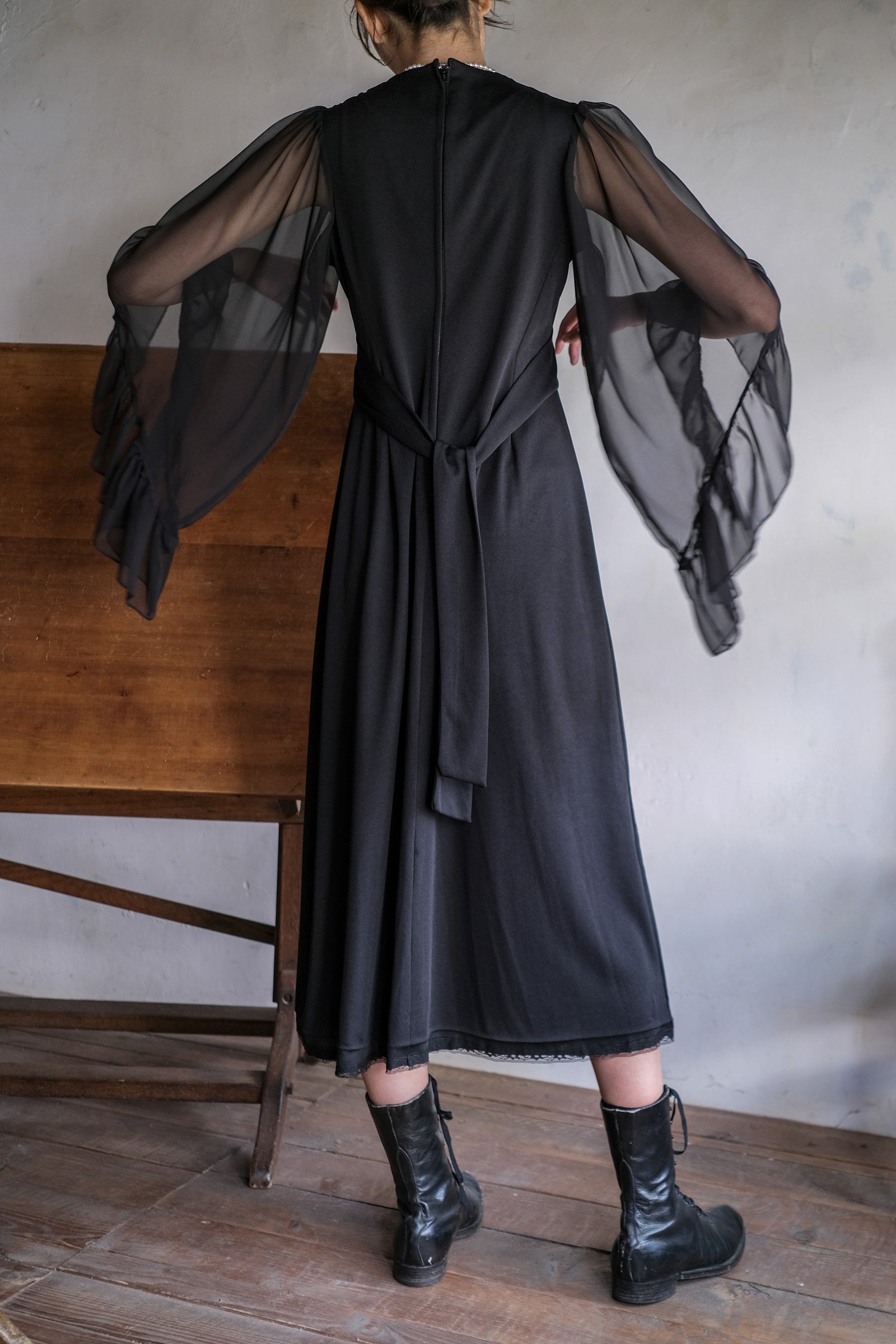 1960’s Noir Bell Sleeve Empire Waist Dress / 鐘形袖高腰連身裙