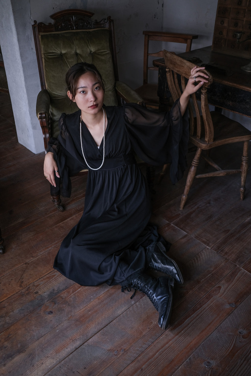 1960’s Noir Bell Sleeve Empire Waist Dress / 鐘形袖高腰連身裙