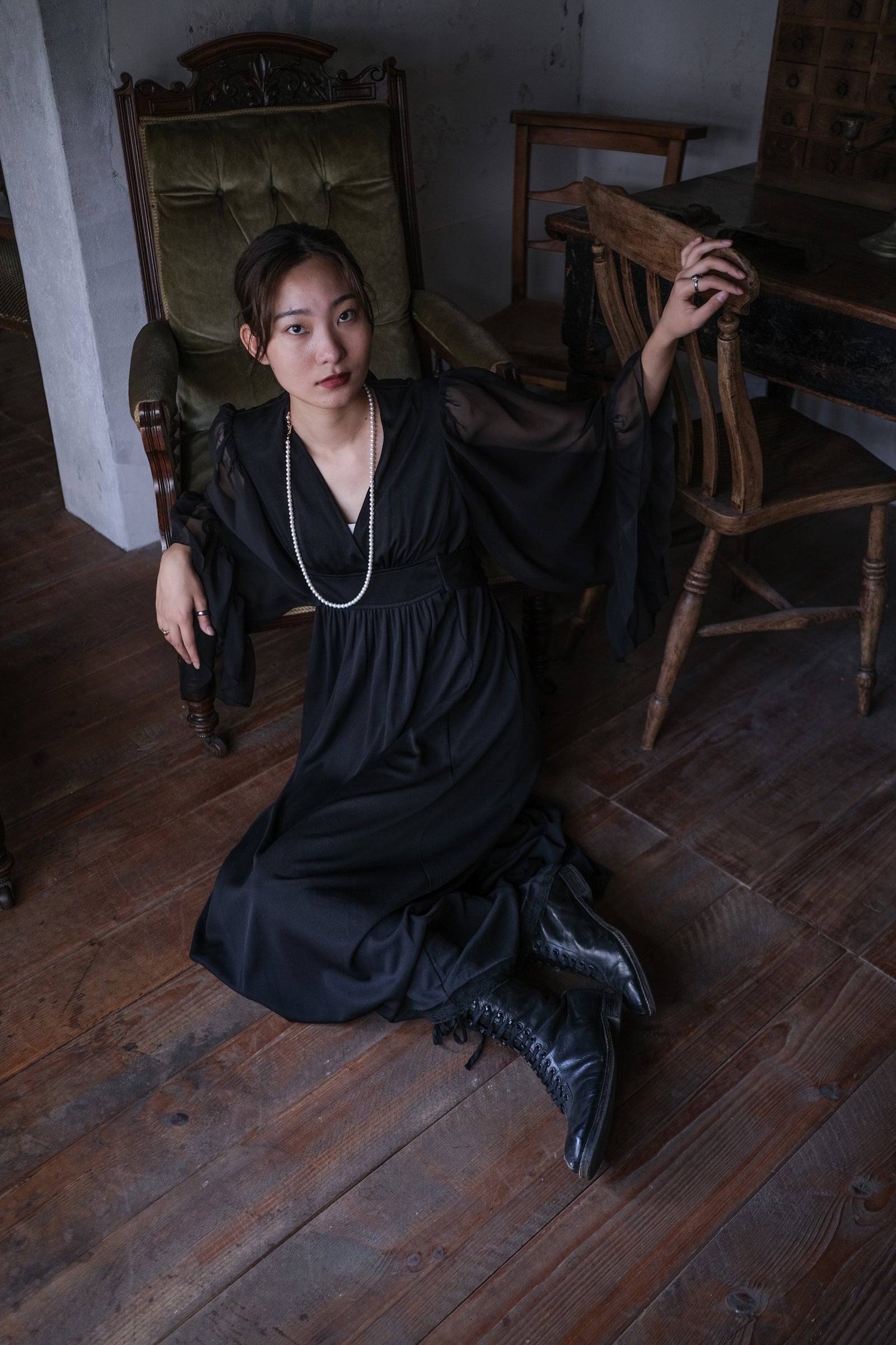 1960’s Noir Bell Sleeve Empire Waist Dress / 鐘形袖高腰連身裙