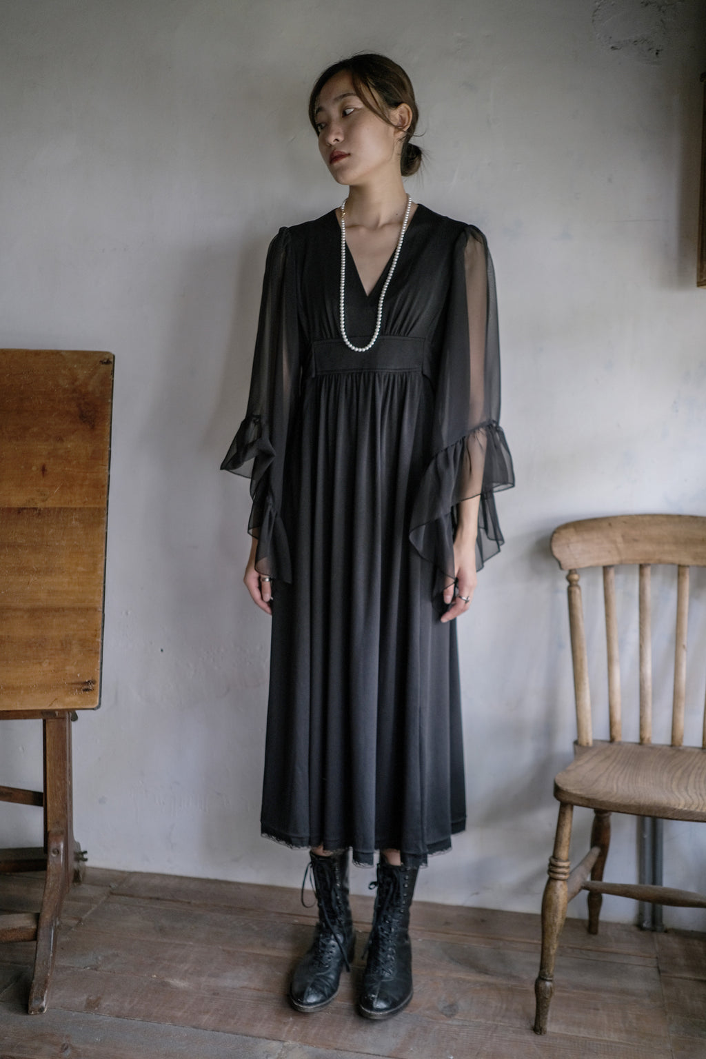1960’s Noir Bell Sleeve Empire Waist Dress / 鐘形袖高腰連身裙