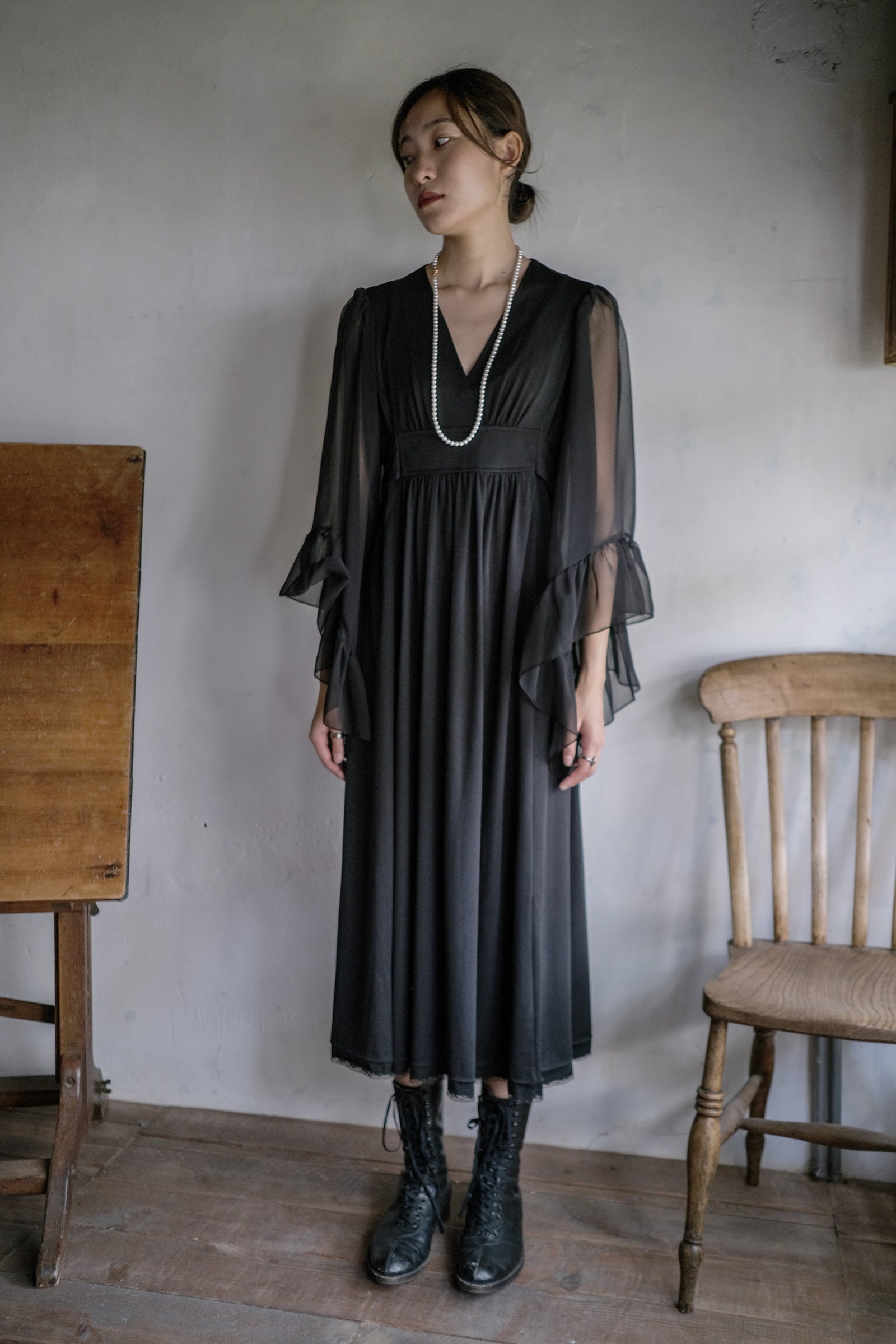 1960’s Noir Bell Sleeve Empire Waist Dress / 鐘形袖高腰連身裙