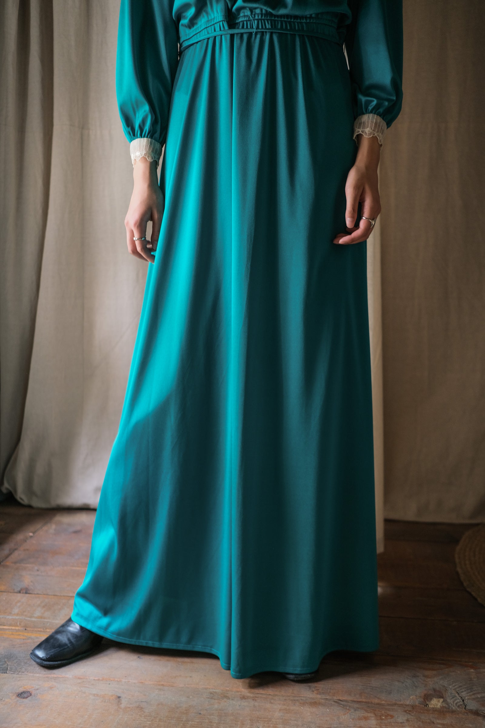 1970’s Teal Color Satin Lace Collar Maxi Dress / 青色緞面蕾絲領長裙