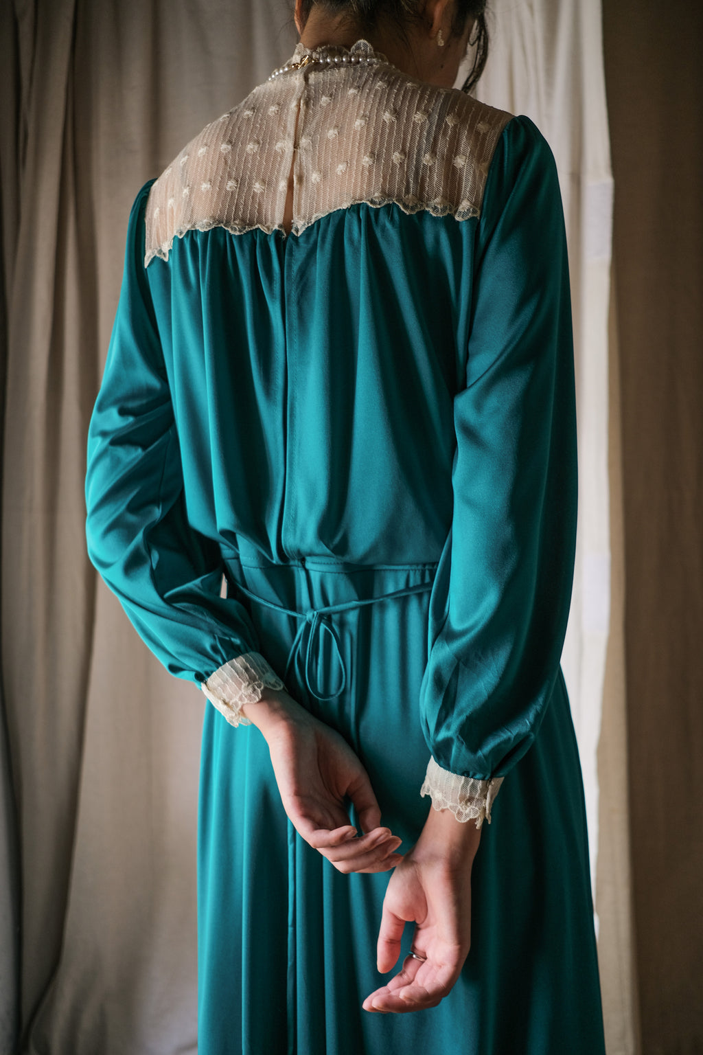 1970’s Teal Color Satin Lace Collar Maxi Dress / 青色緞面蕾絲領長裙