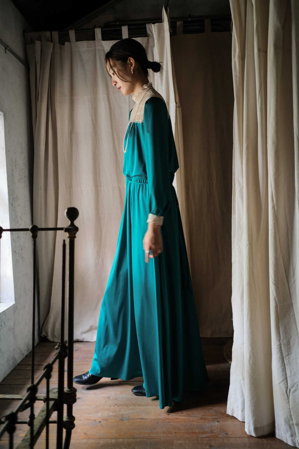 1970’s Teal Color Satin Lace Collar Maxi Dress / 青色緞面蕾絲領長裙