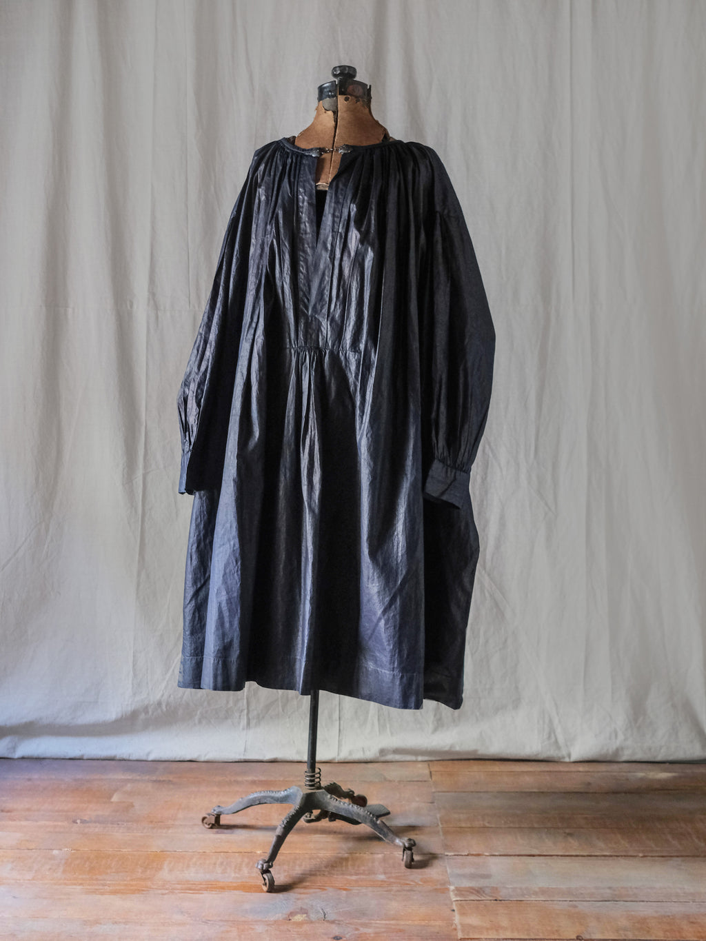 1890-1900’s French Glazed Indigo Linen “ Biaude ” / 法國釉面靛藍亞麻罩衫