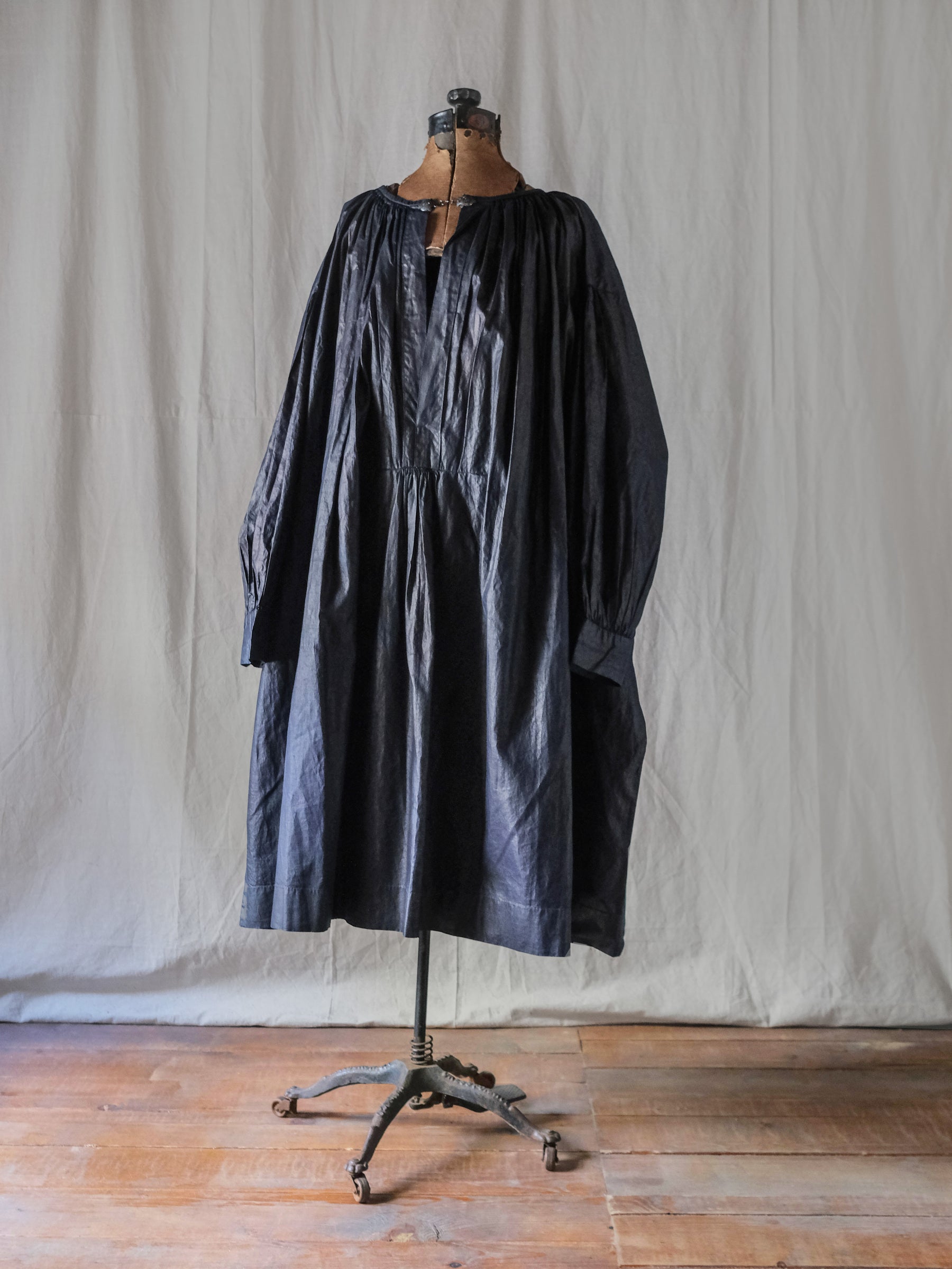 1890-1900’s French Glazed Indigo Linen “ Biaude ” / 法國釉面靛藍亞麻罩衫