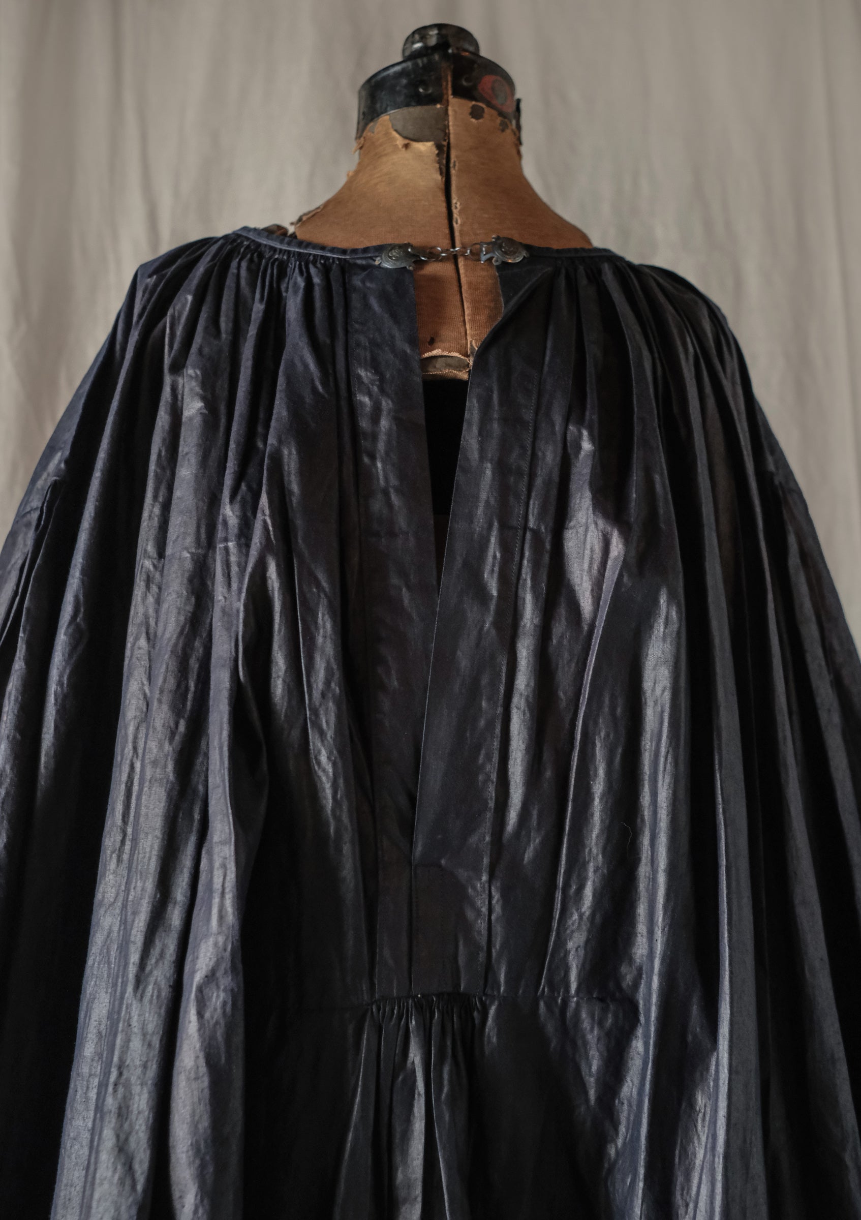 1890-1900’s French Glazed Indigo Linen “ Biaude ” / 法國釉面靛藍亞麻罩衫