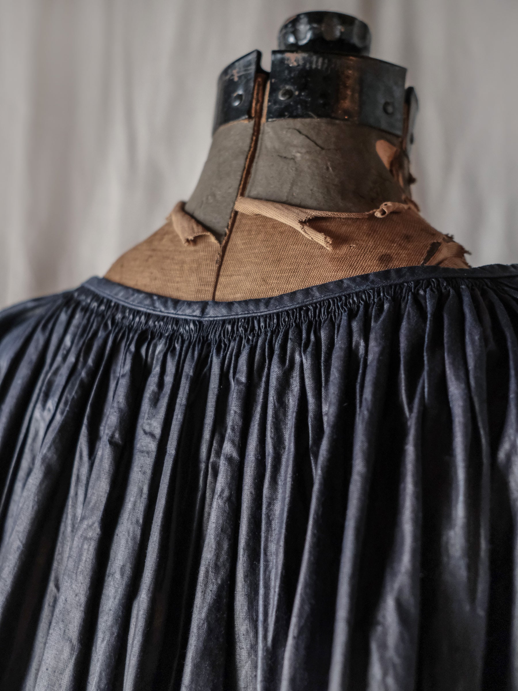 1890-1900’s French Glazed Indigo Linen “ Biaude ” / 法國釉面靛藍亞麻罩衫