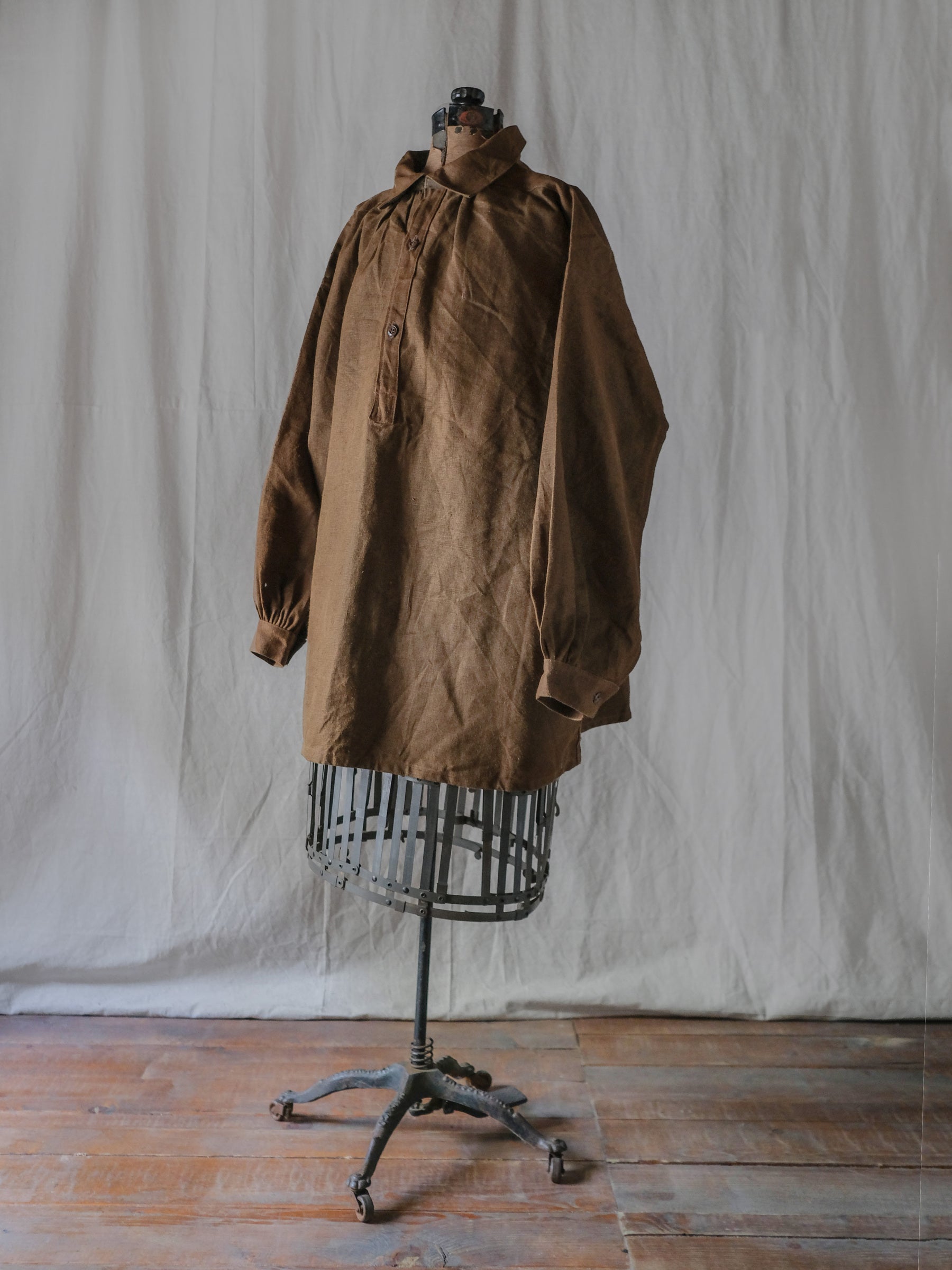 1930-1940’s French Farmer Heavy Chanvre Brown “Biaude” ou Smock / 法國 苴麻棕色罩衫