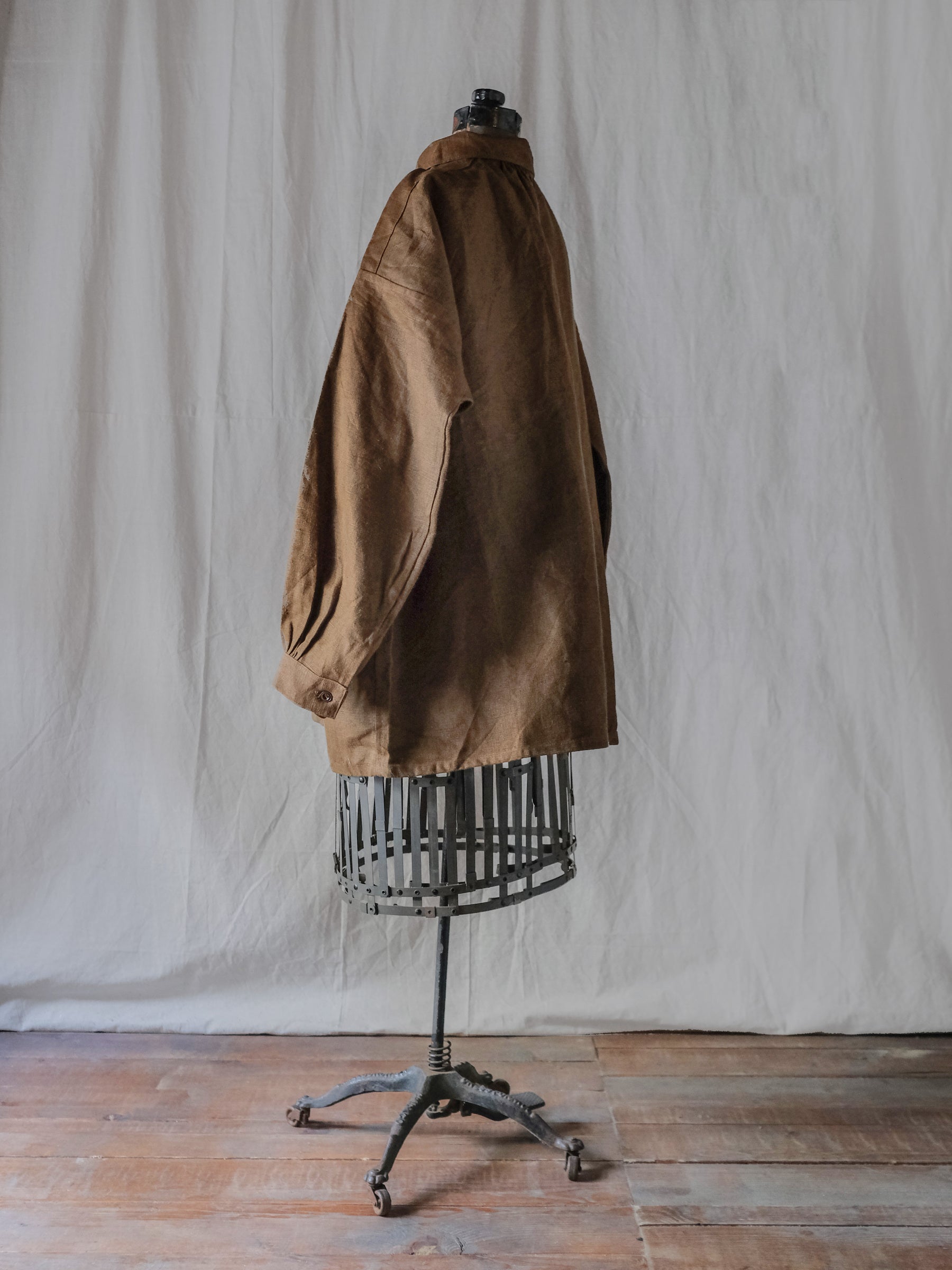 1930-1940’s French Farmer Heavy Chanvre Brown “Biaude” ou Smock / 法國 苴麻棕色罩衫