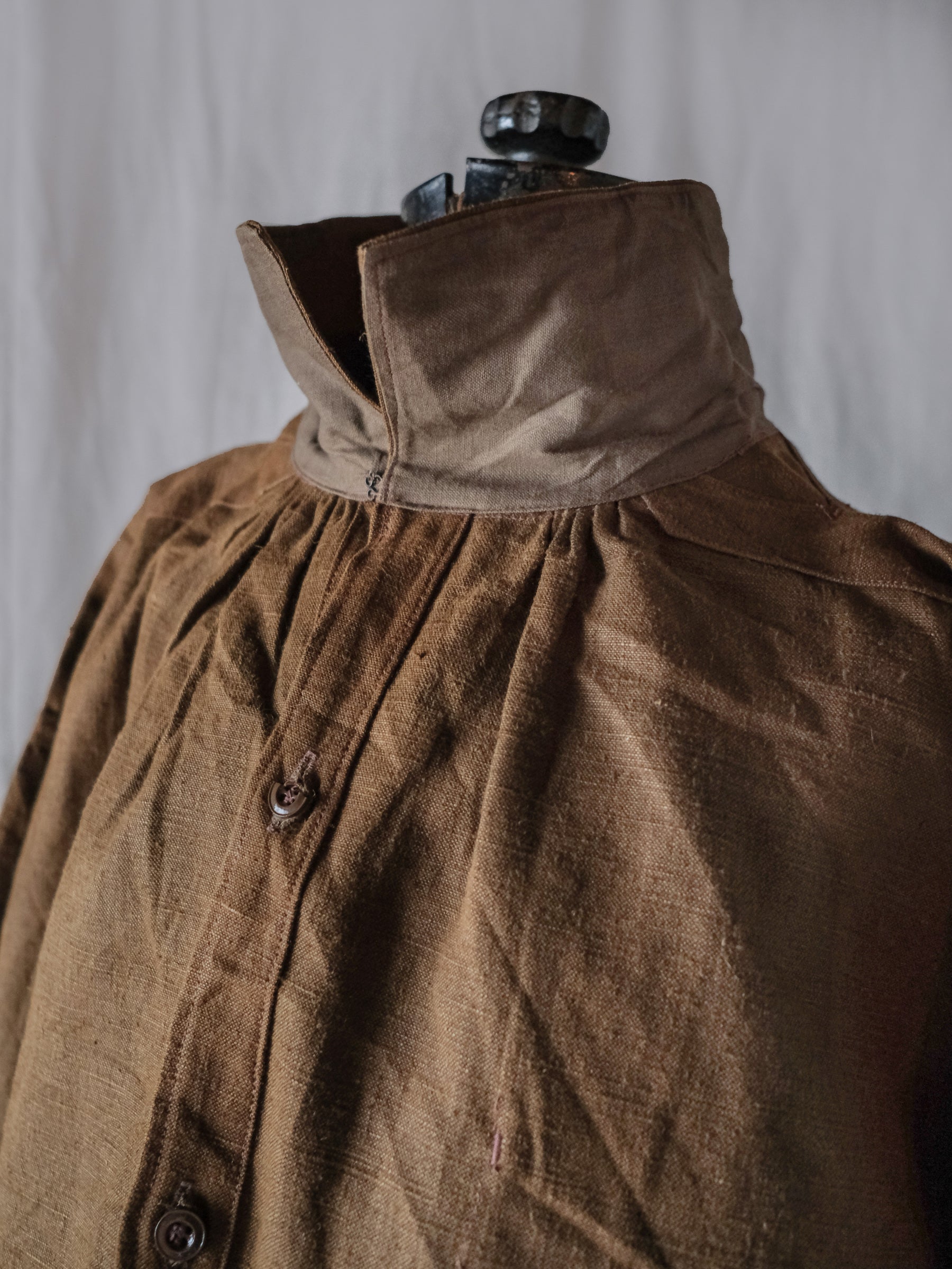 1930-1940’s French Farmer Heavy Chanvre Brown “Biaude” ou Smock / 法國 苴麻棕色罩衫