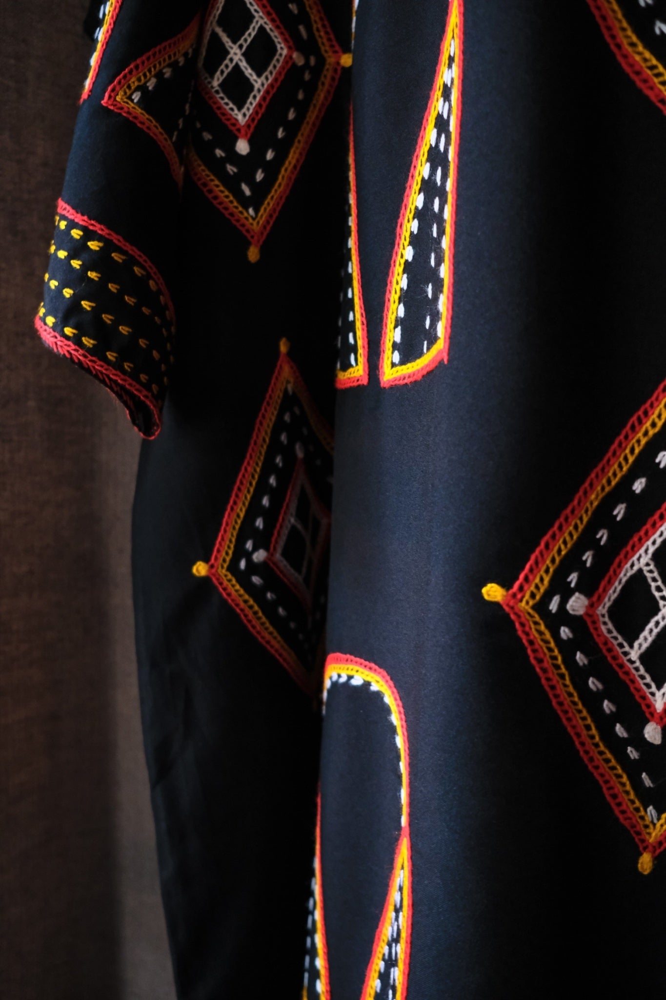 Cameroon Folk Embroidery Velvet Smock / 喀麥隆民族刺繡絲絨罩衫