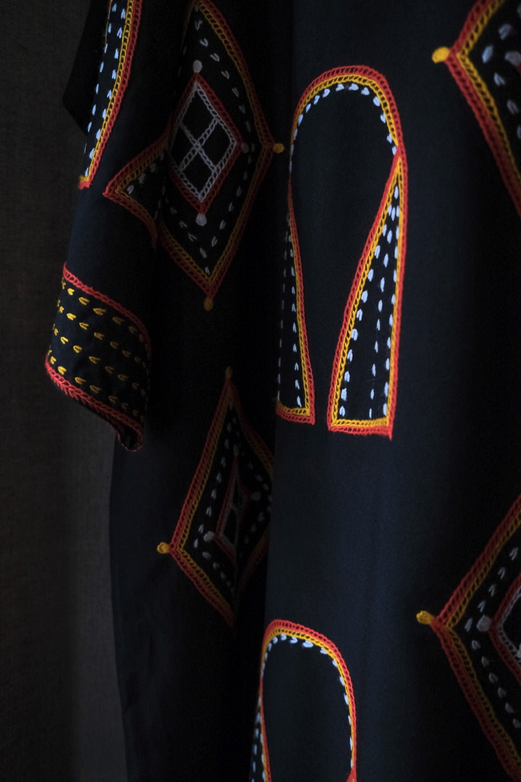 Cameroon Folk Embroidery Velvet Smock / 喀麥隆民族刺繡絲絨罩衫