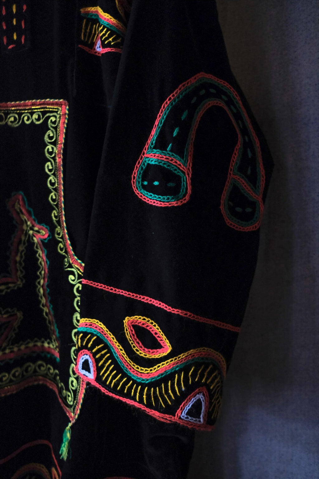 Cameroon Folk Embroidery Velvet Smock / 喀麥隆民族刺繡絲絨罩衫
