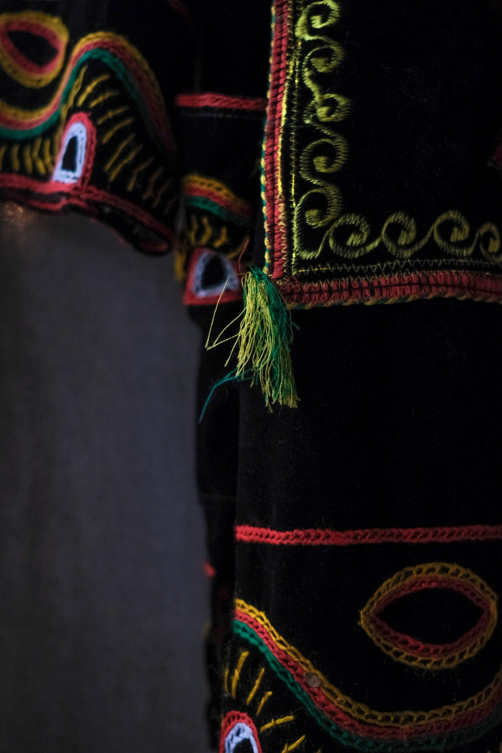 Cameroon Folk Embroidery Velvet Smock / 喀麥隆民族刺繡絲絨罩衫