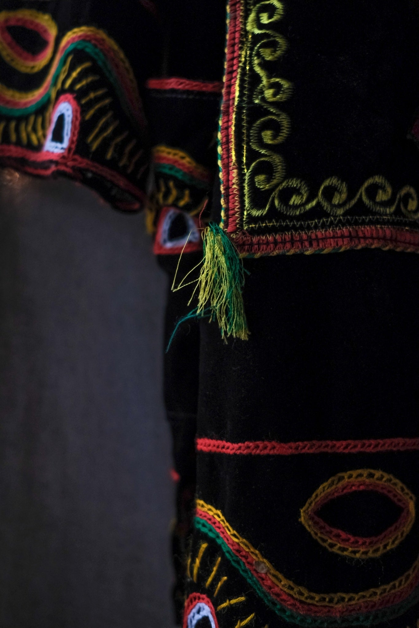 Cameroon Folk Embroidery Velvet Smock / 喀麥隆民族刺繡絲絨罩衫