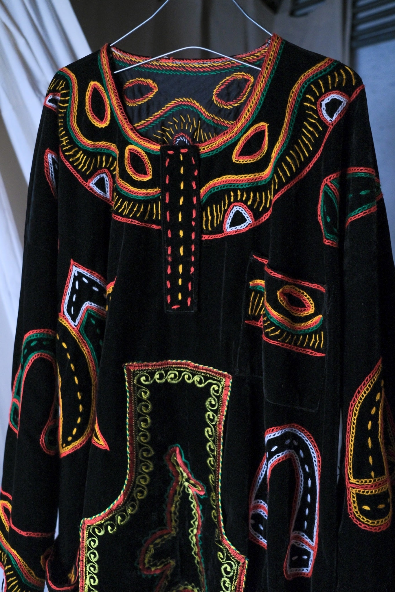 Cameroon Folk Embroidery Velvet Smock / 喀麥隆民族刺繡絲絨罩衫
