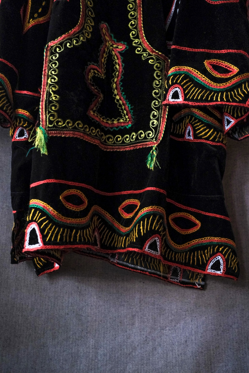 Cameroon Folk Embroidery Velvet Smock / 喀麥隆民族刺繡絲絨罩衫