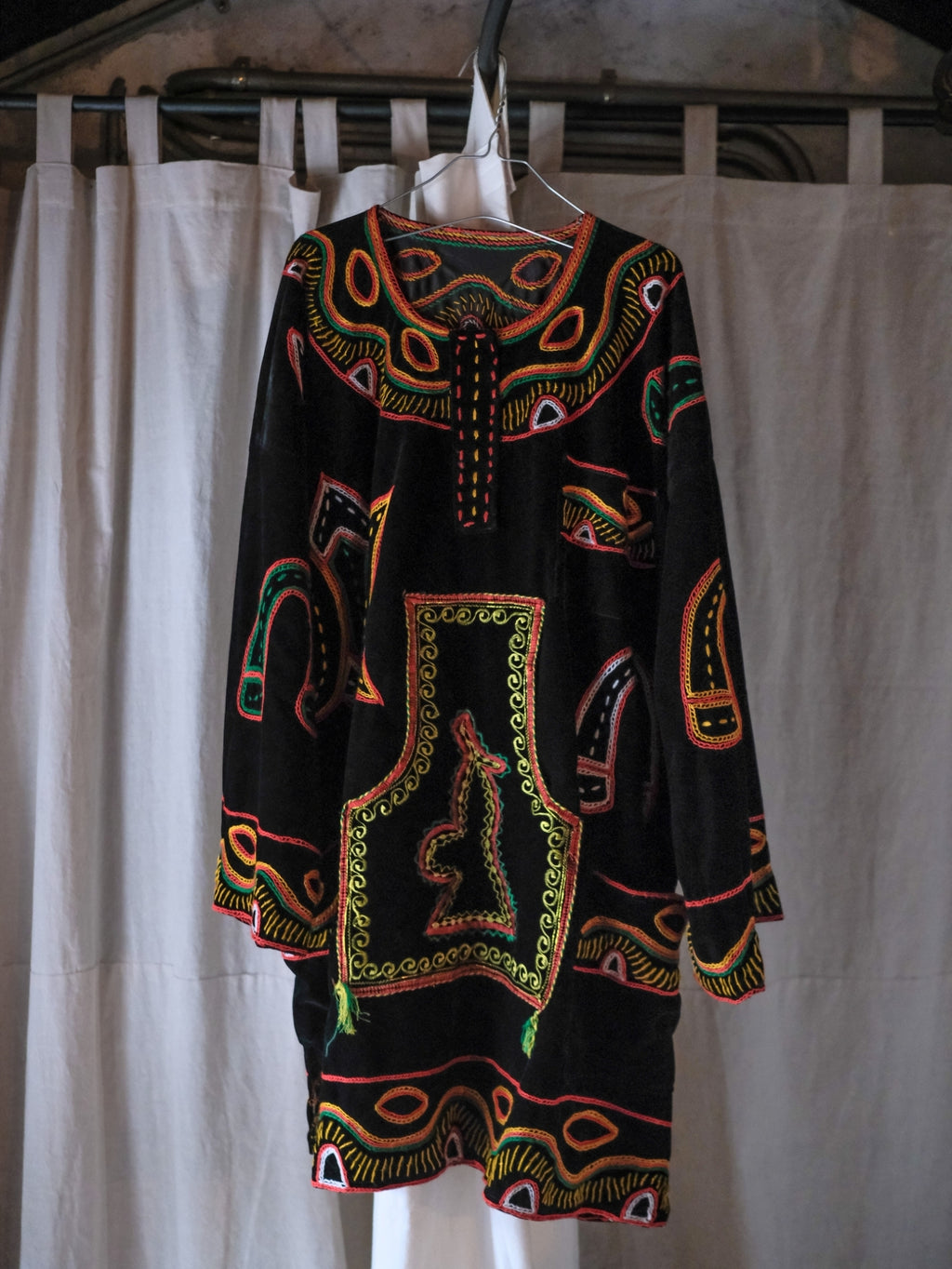 Cameroon Folk Embroidery Velvet Smock / 喀麥隆民族刺繡絲絨罩衫