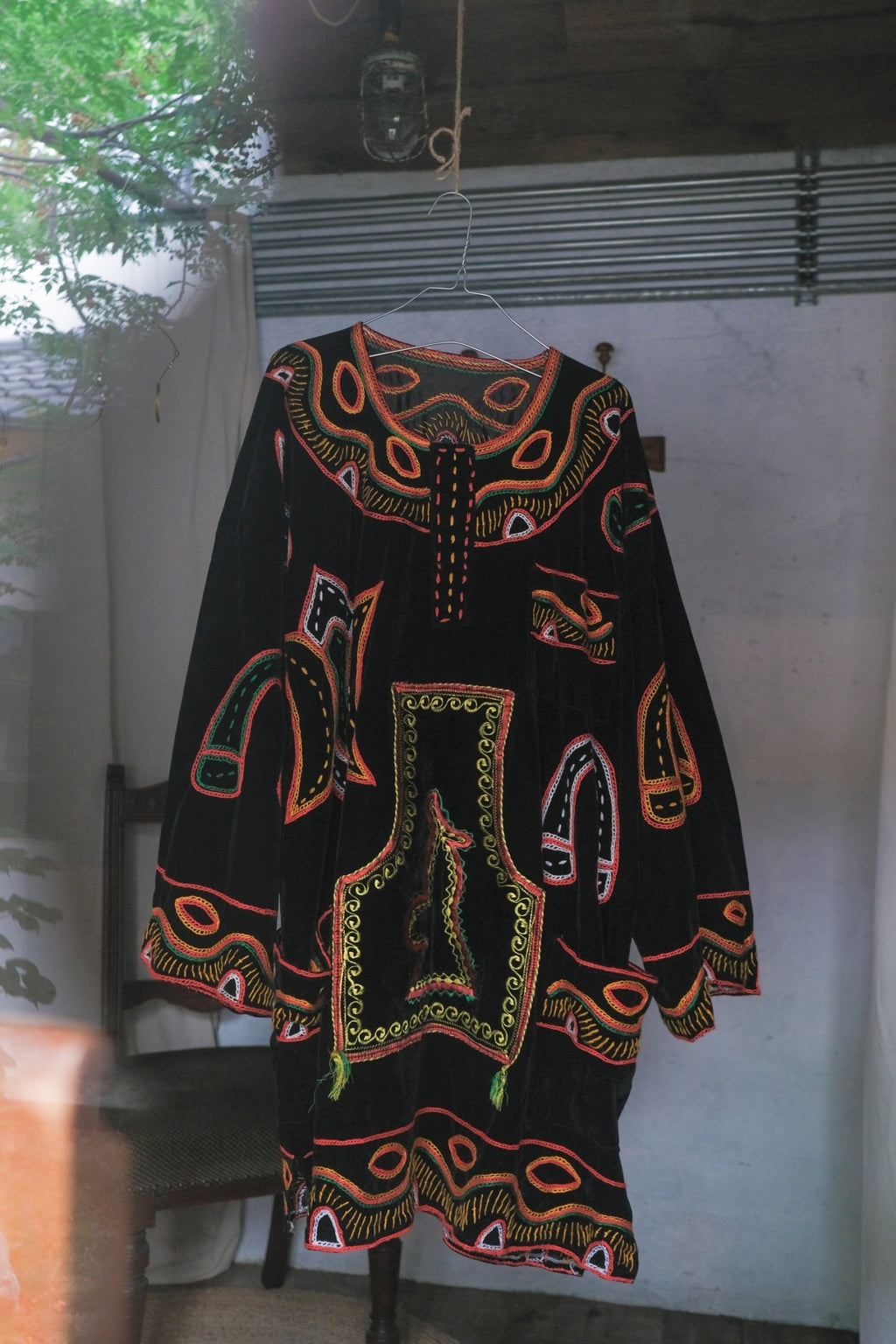 Cameroon Folk Embroidery Velvet Smock / 喀麥隆民族刺繡絲絨罩衫