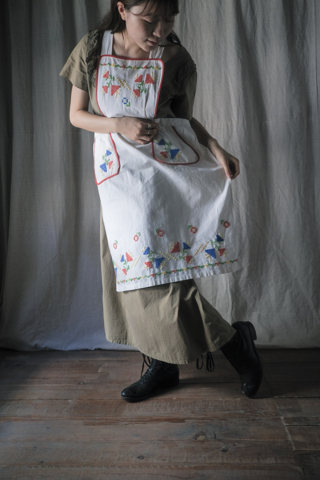 Vintage Portuguese Embroidered Apron / 葡萄牙刺繡圍裙