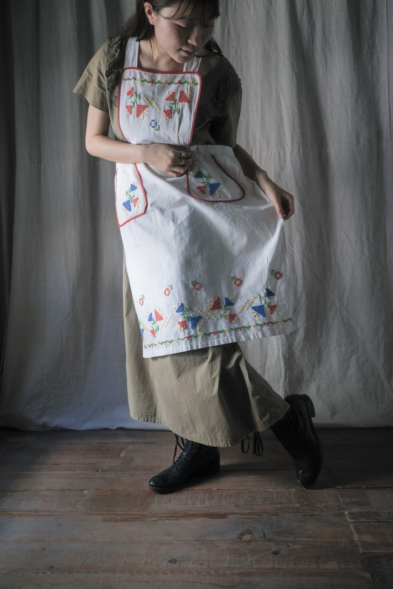 Vintage Portuguese Embroidered Apron / 葡萄牙刺繡圍裙