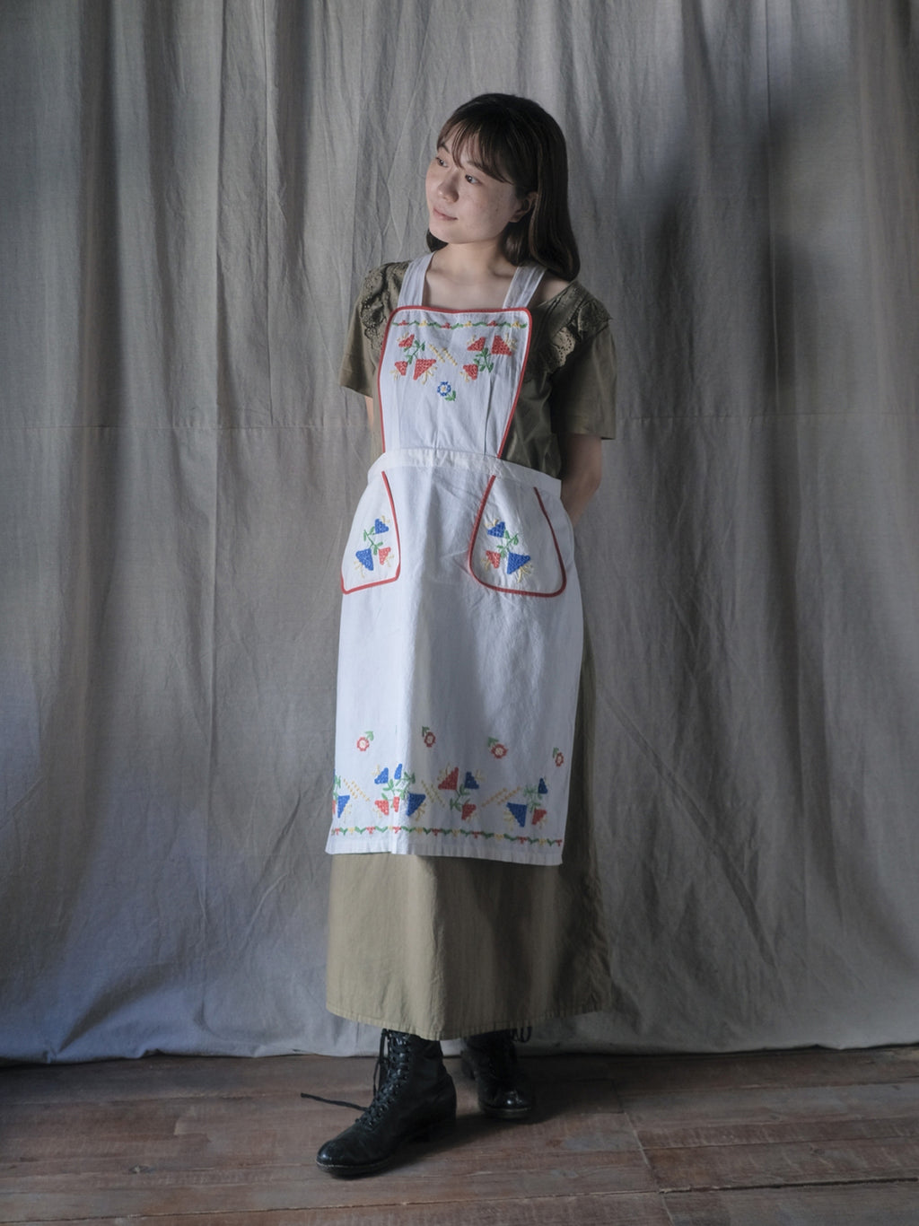 Vintage Portuguese Embroidered Apron / 葡萄牙刺繡圍裙