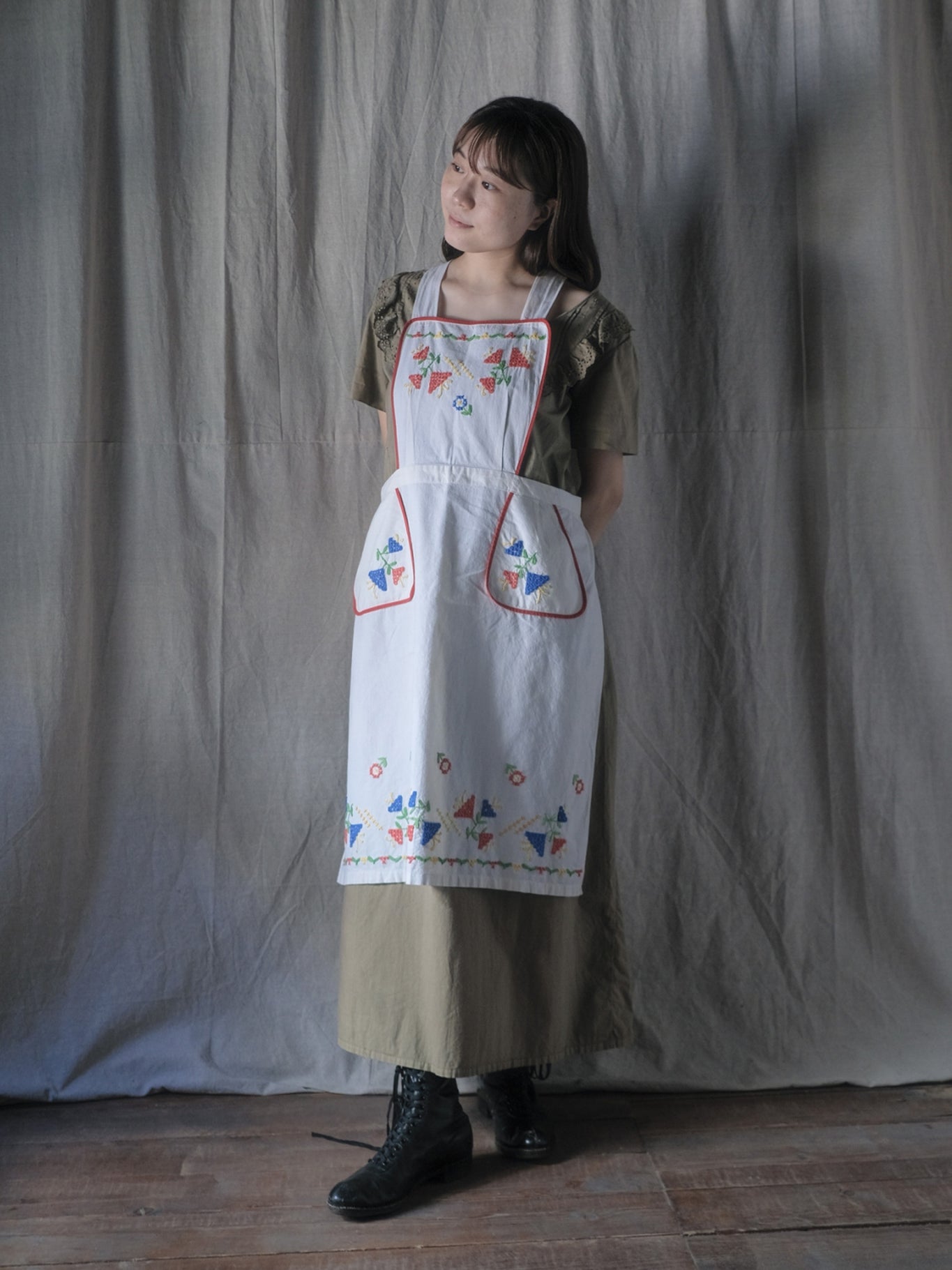 Vintage Portuguese Embroidered Apron / 葡萄牙刺繡圍裙
